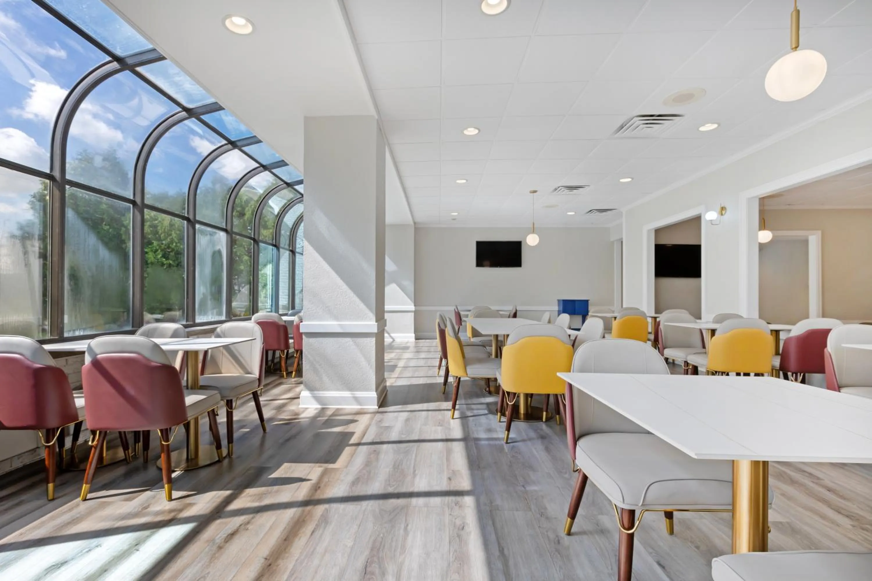 Breakfast in The Lux Hotel & Conference Center, an Ascend Collection Hotel