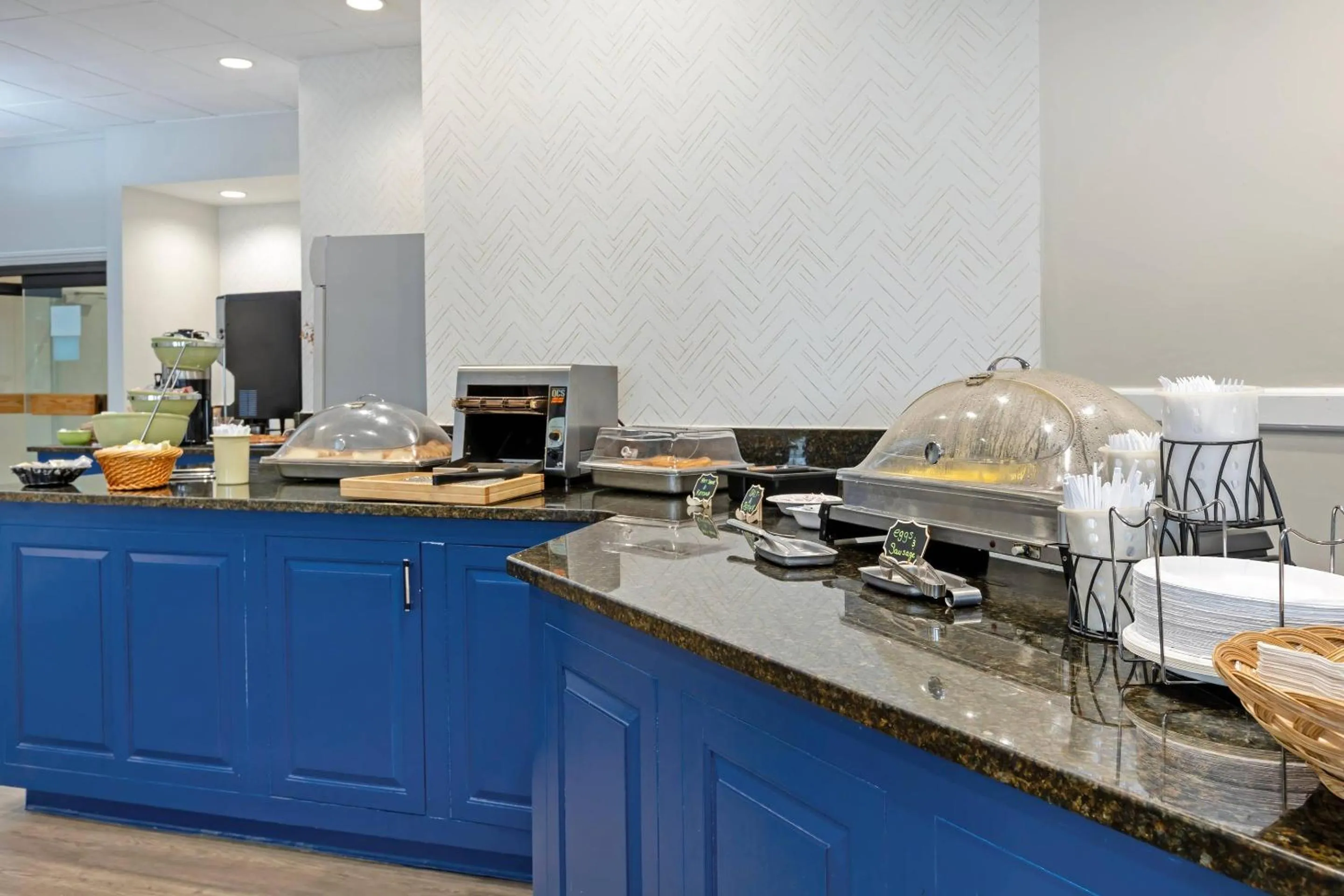 Breakfast in The Lux Hotel & Conference Center, an Ascend Collection Hotel