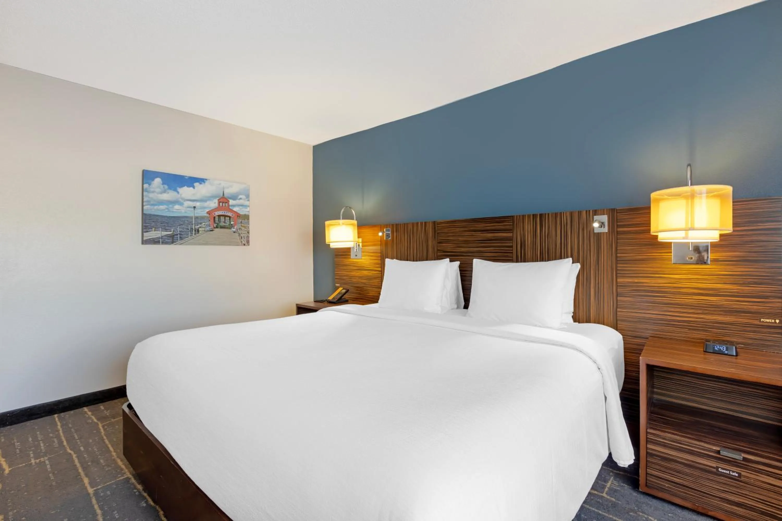 Bed in The Lux Hotel & Conference Center, an Ascend Collection Hotel