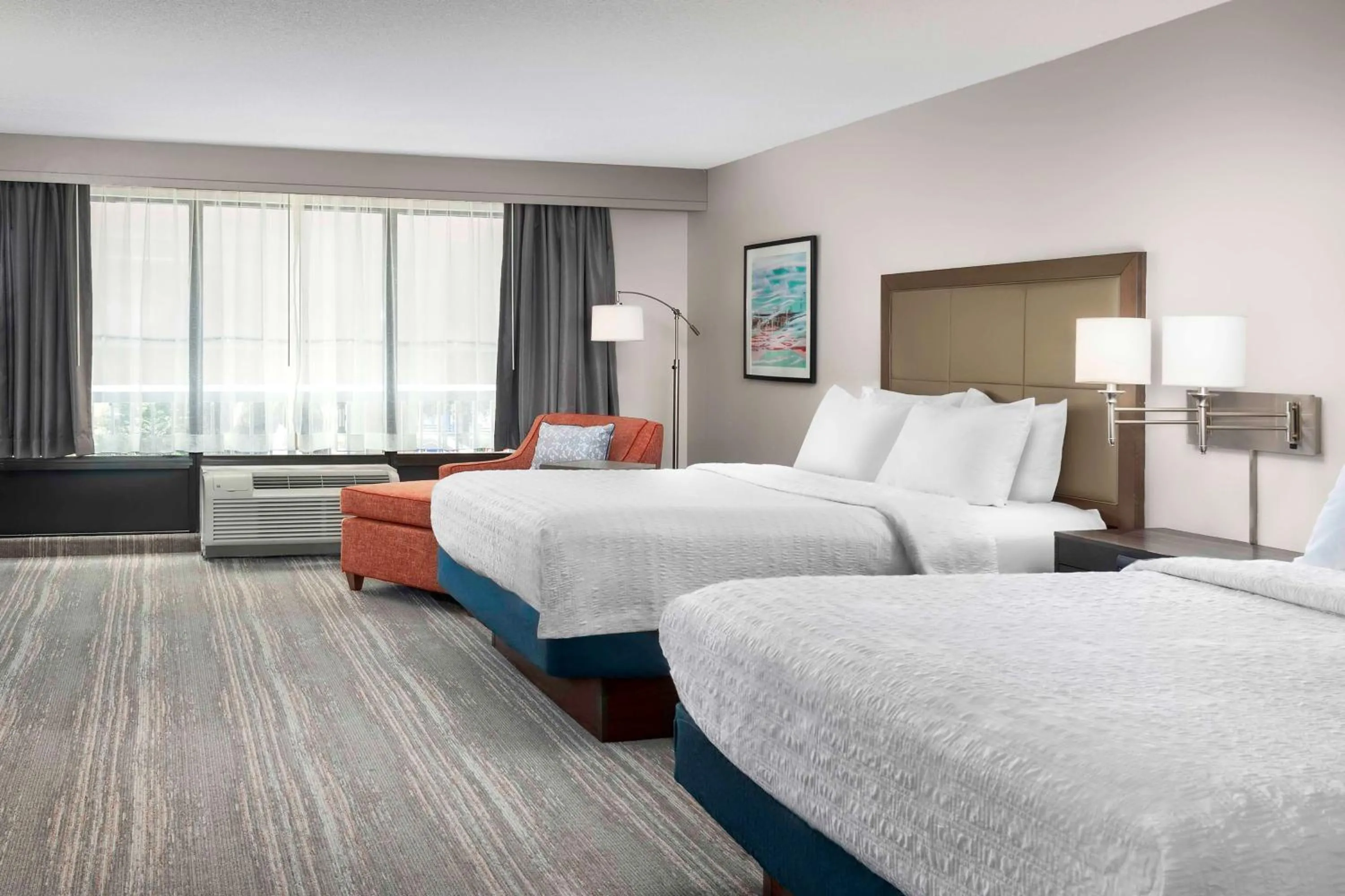 Bed in Hampton Inn & Suites at Lake Mary Colonial Townpark