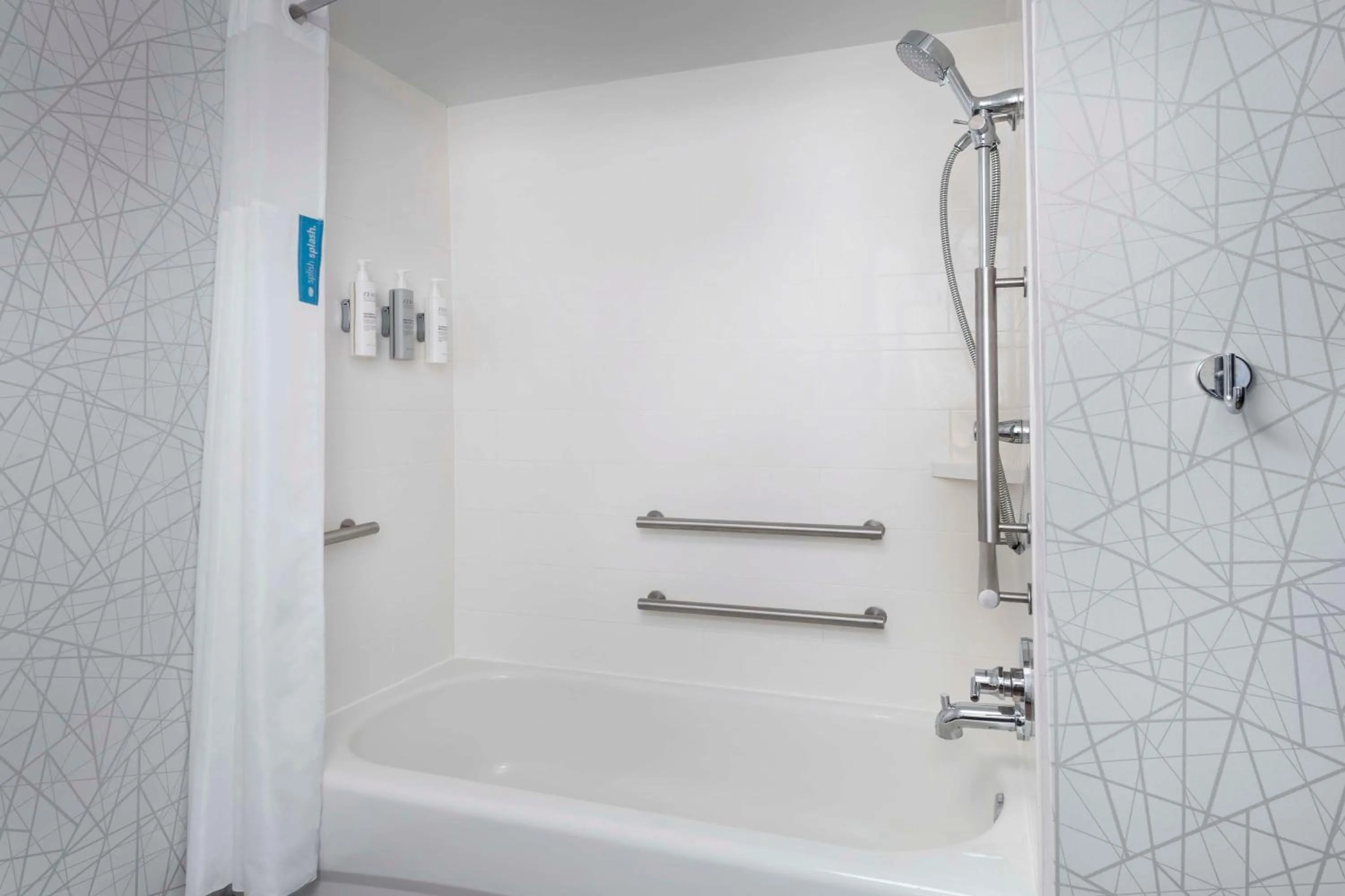 Bathroom in Hampton Inn & Suites at Lake Mary Colonial Townpark