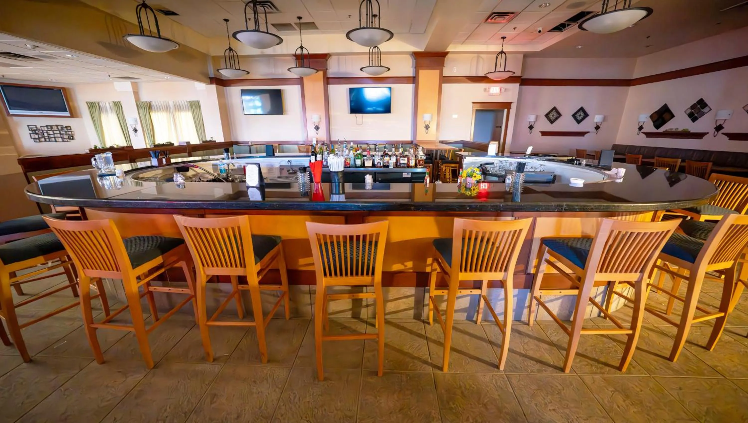 Restaurant/places to eat in Wyndham Flint MI Grand Blanc Bishop Airport Conference Ct