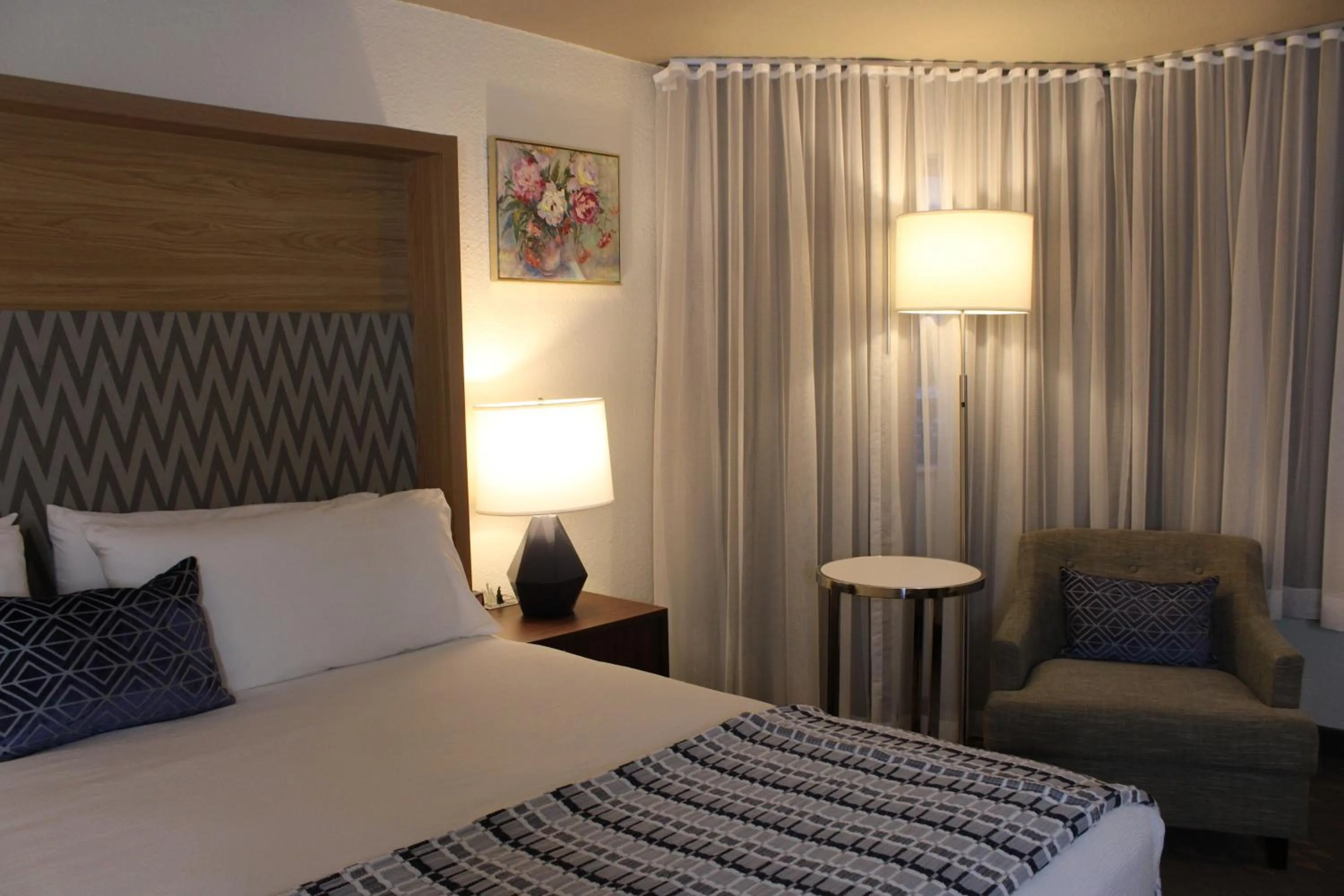 Bed in Wyndham Flint MI Grand Blanc Bishop Airport Conference Ct