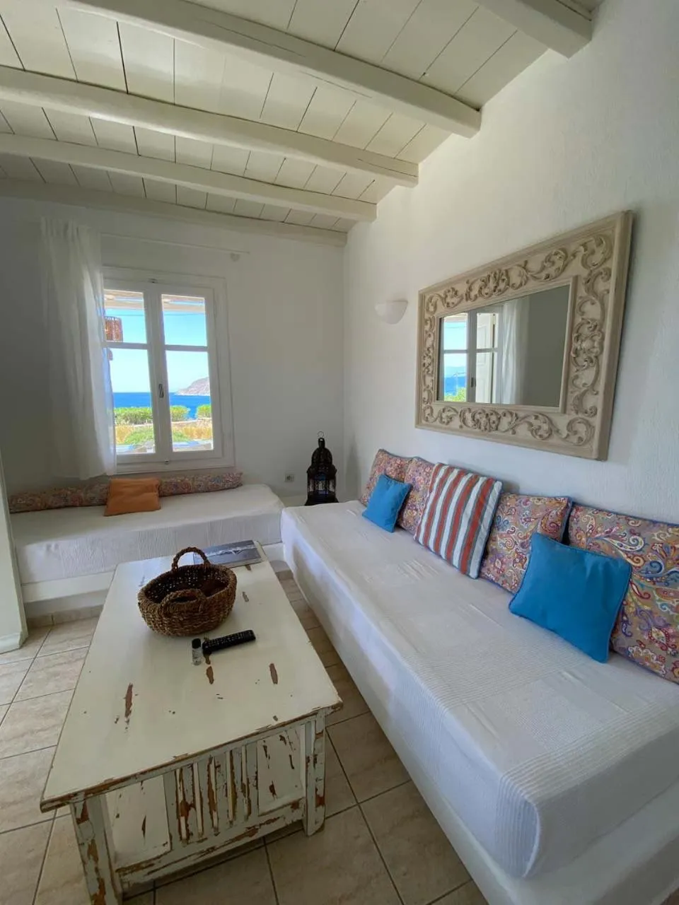 Living room, Bed in Salty Houses