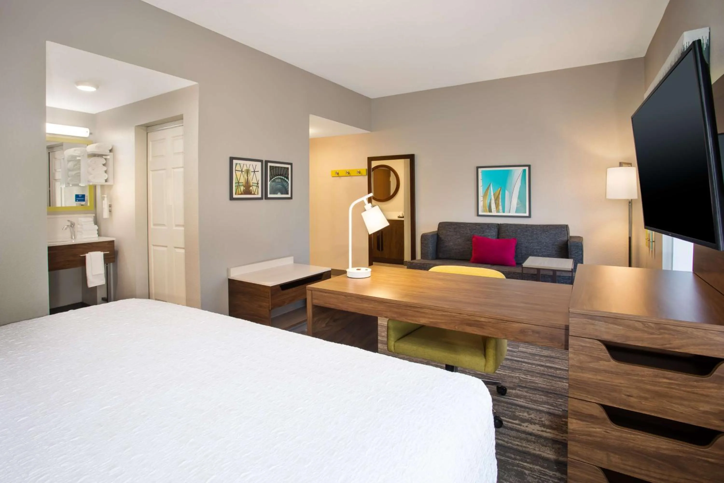 Living room, Bed in Hampton Inn & Suites Lady Lake/The Villages