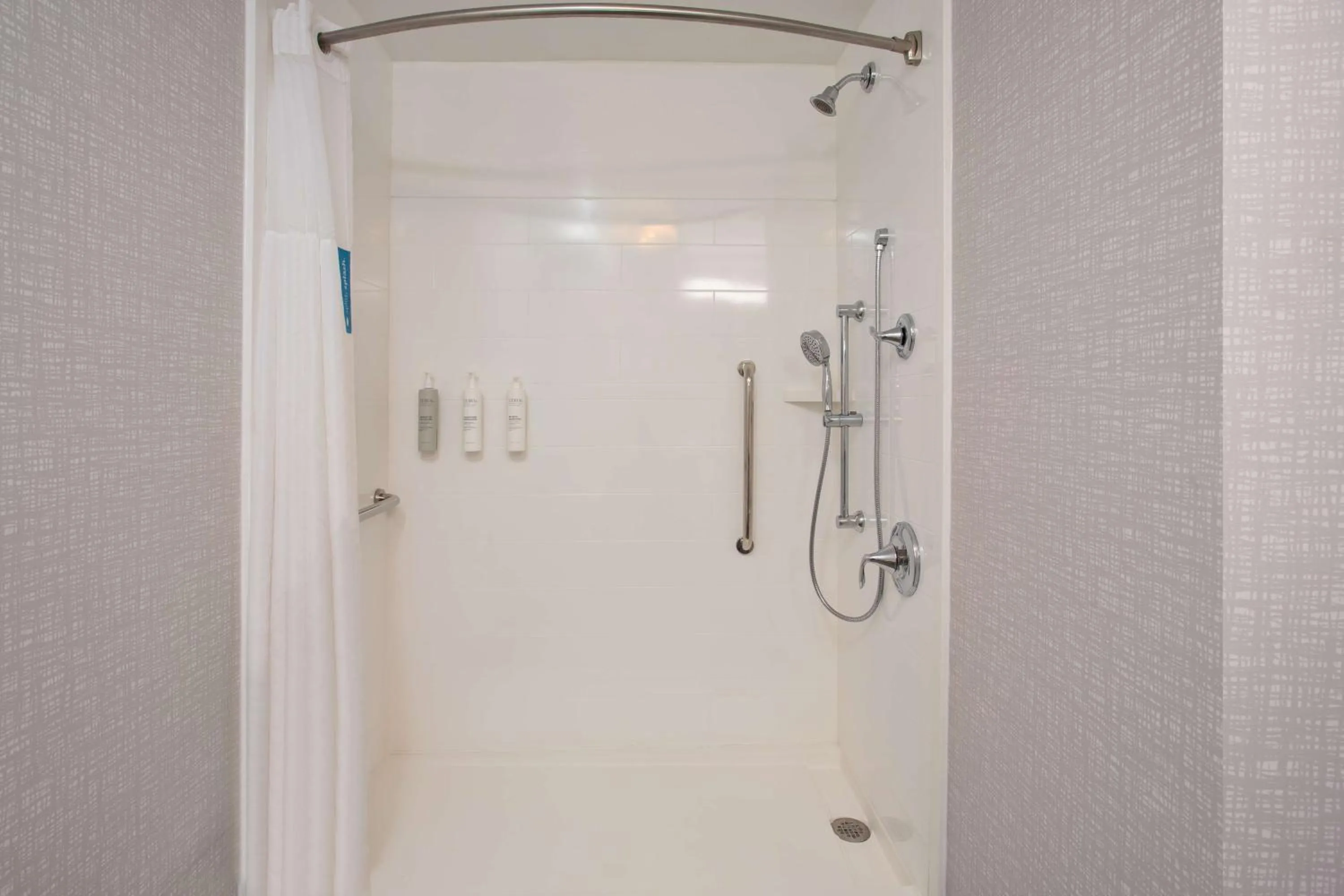 Shower in Hampton Inn & Suites Lady Lake/The Villages