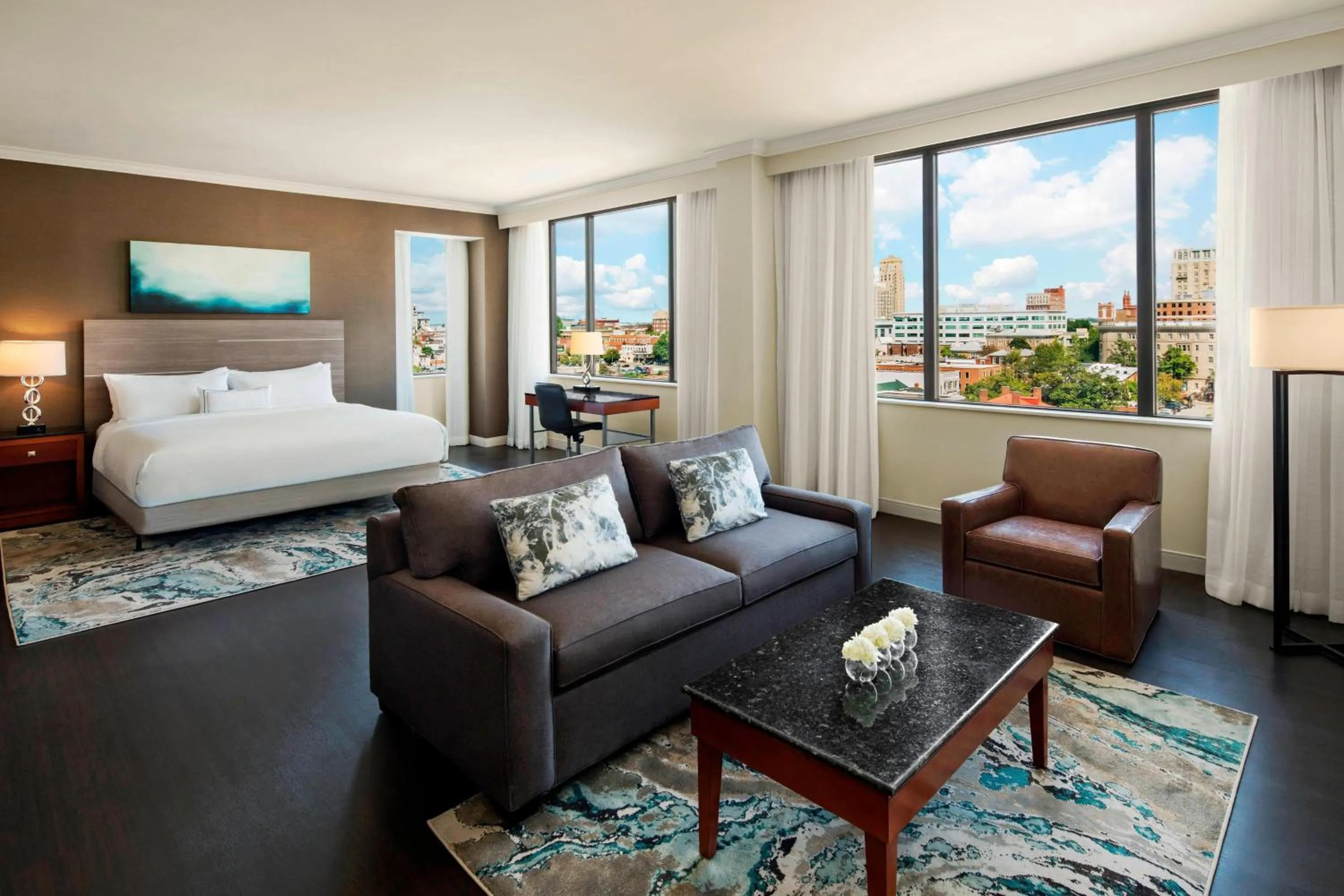 Photo of the whole room, Bed in Delta Hotels by Marriott Richmond Downtown