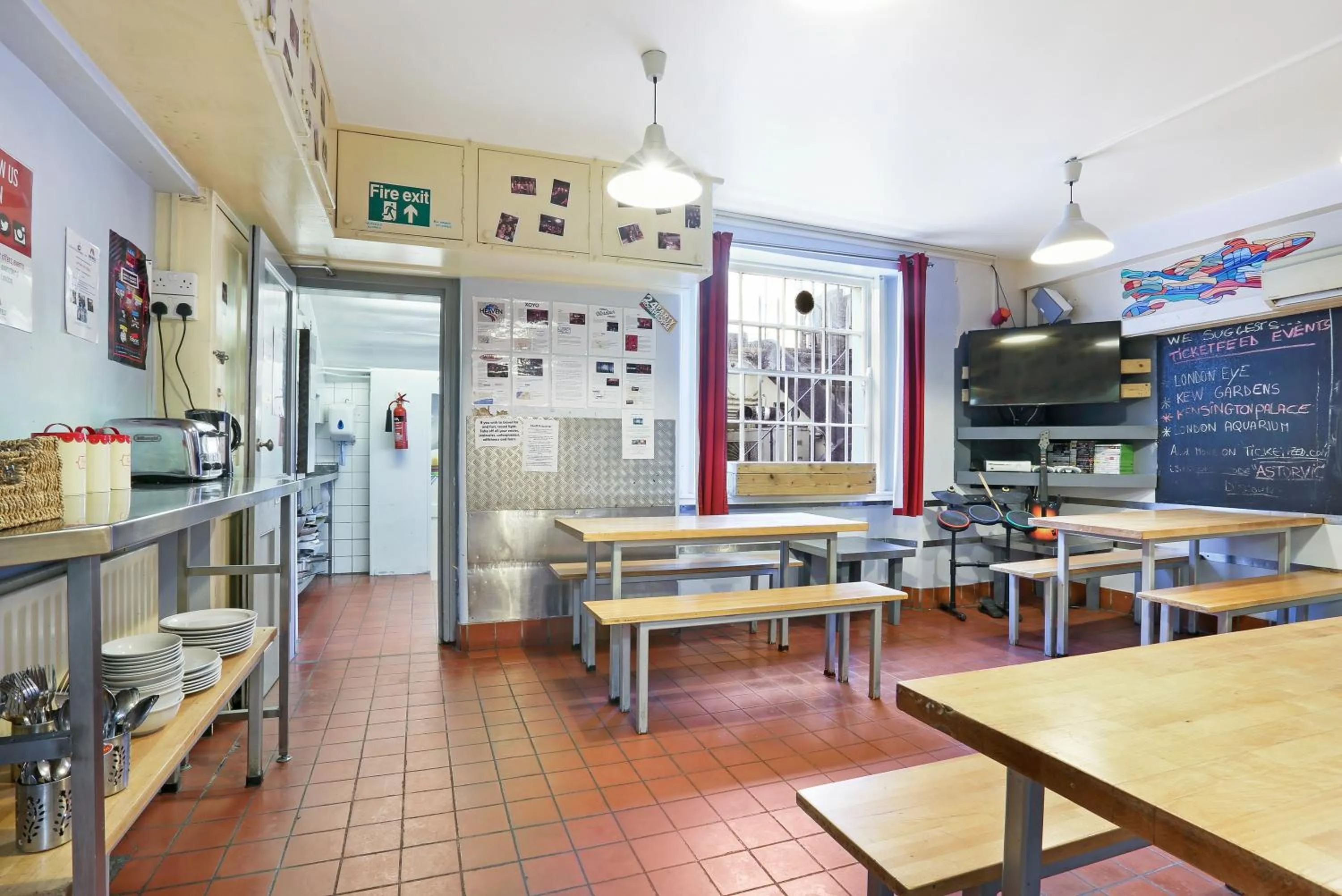 Coffee/tea facilities in Astor Victoria Hostel