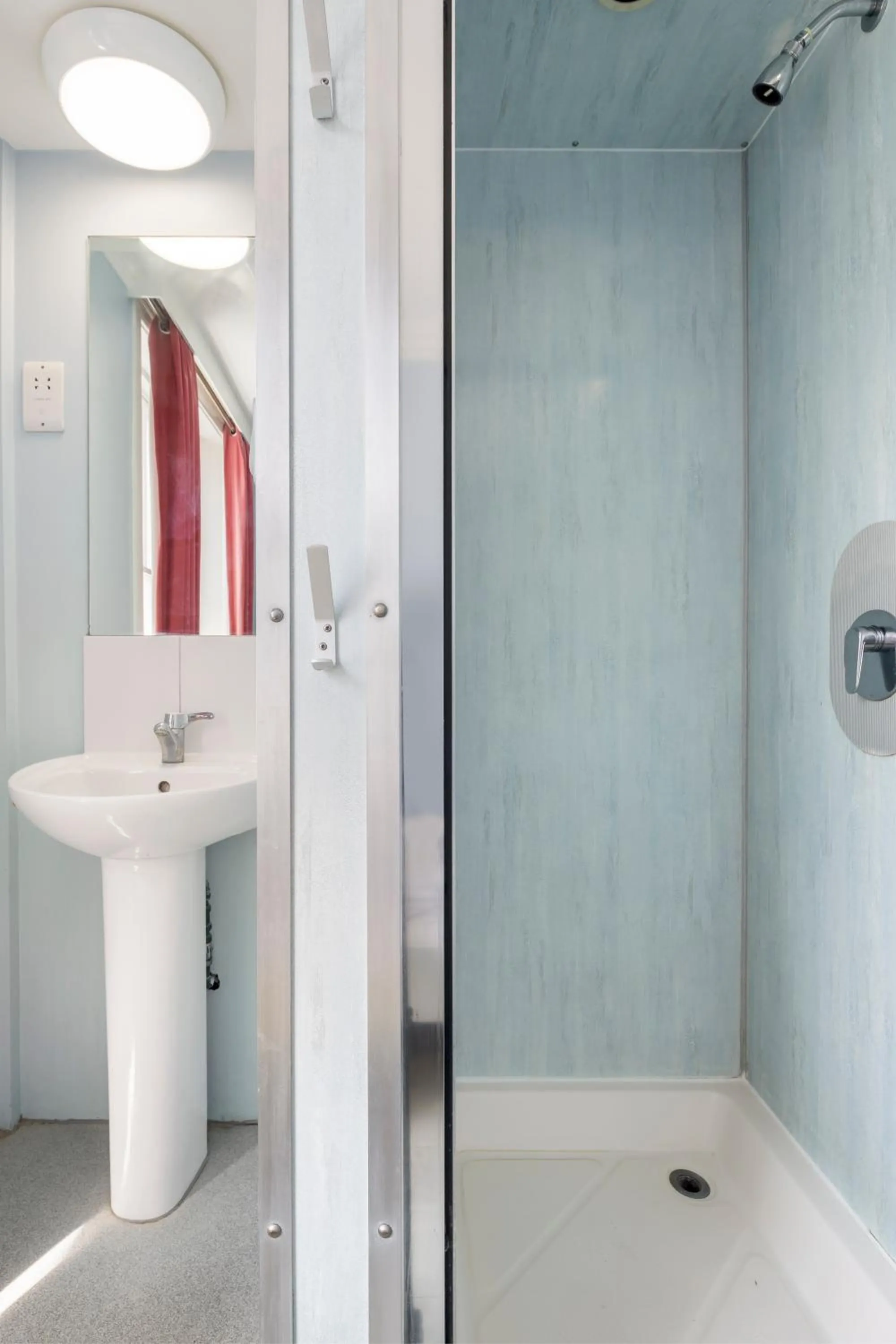 Shower in Astor Victoria Hostel