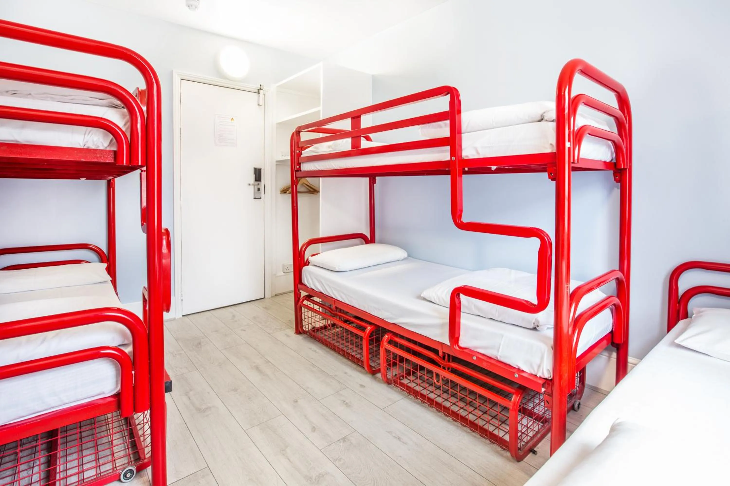 Bedroom, Bed in Astor Victoria Hostel