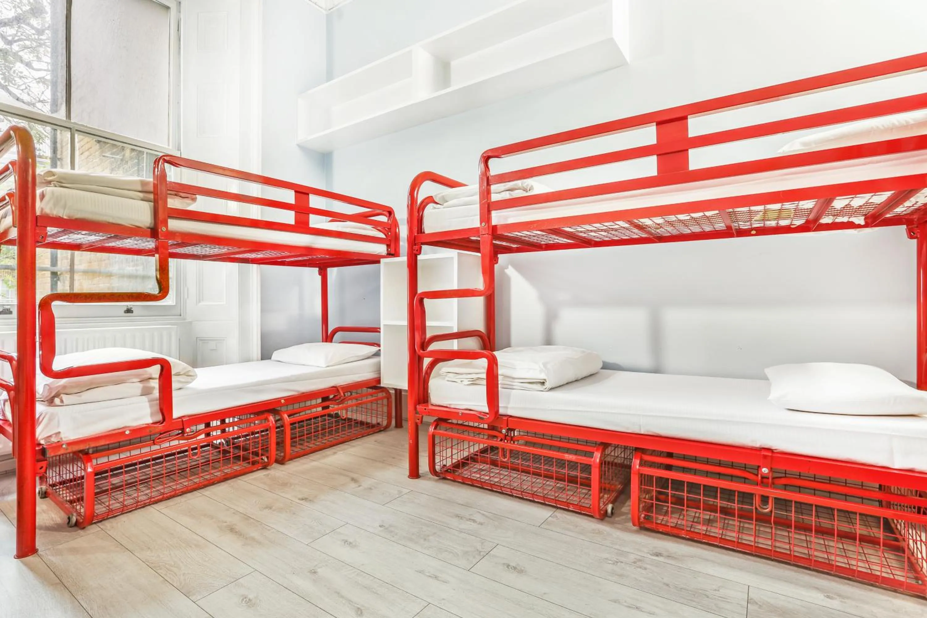 Bedroom, Bed in Astor Victoria Hostel