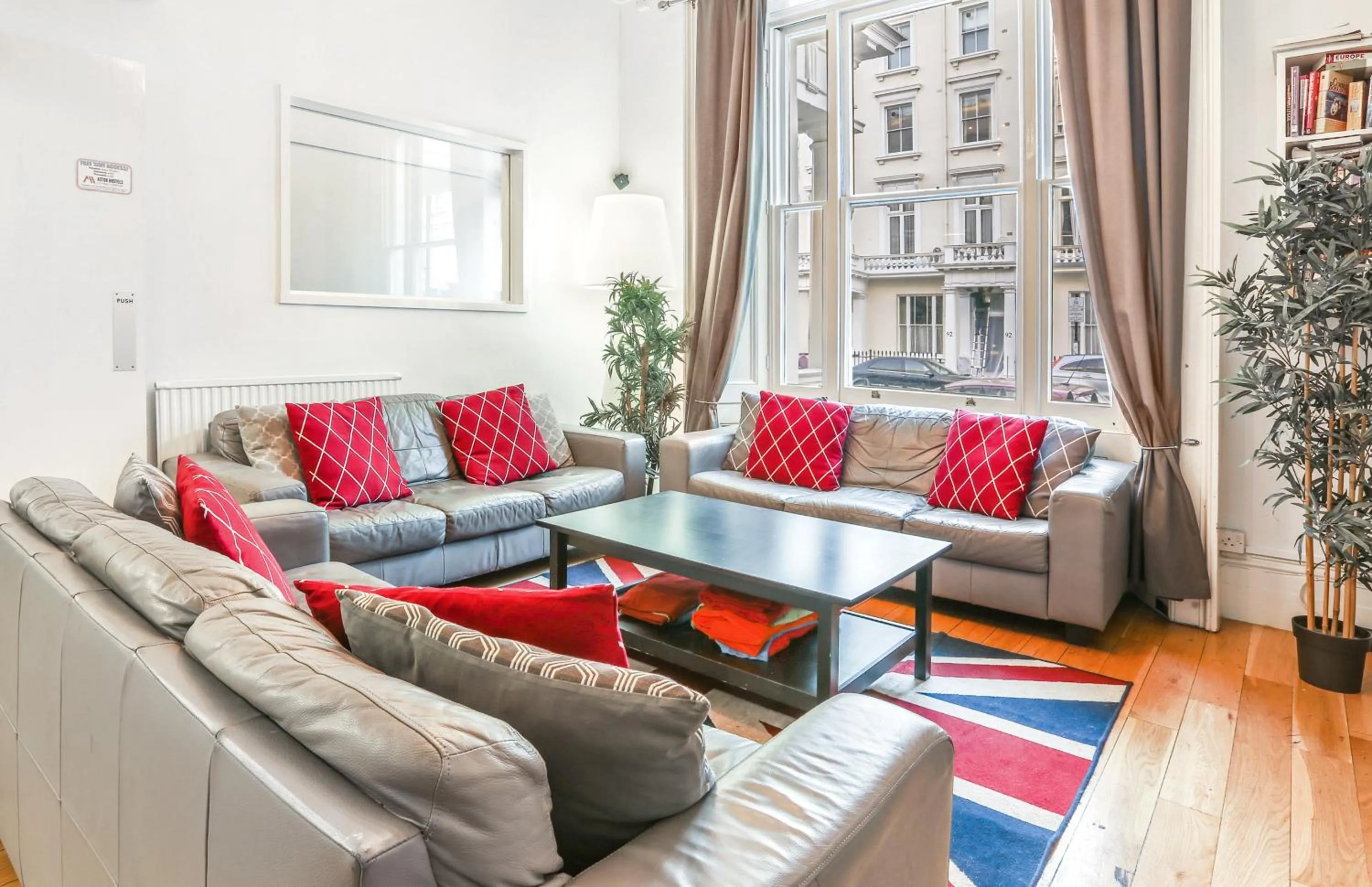 Communal lounge/ TV room in Astor Victoria Hostel