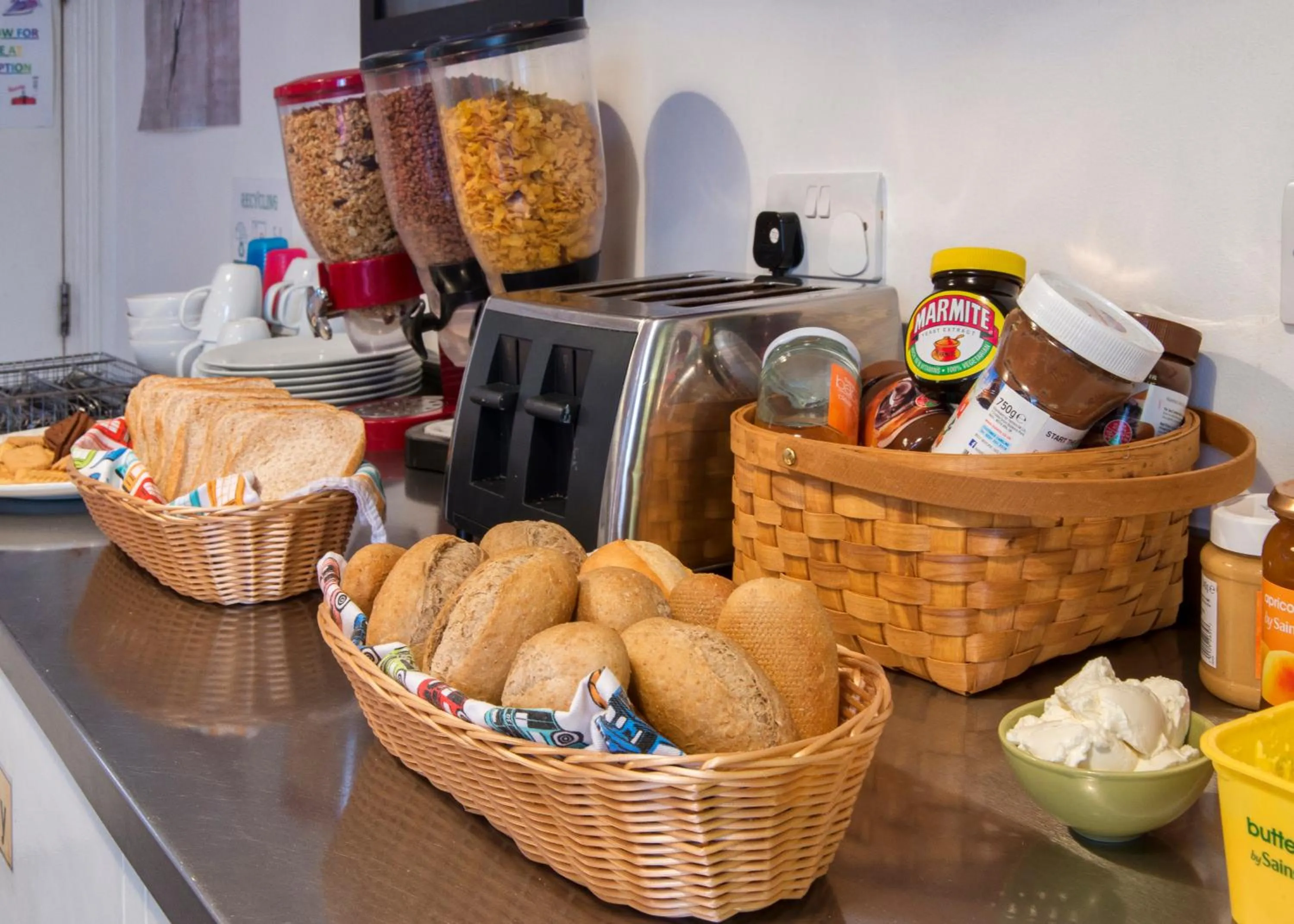 Food and drinks in Astor Victoria Hostel