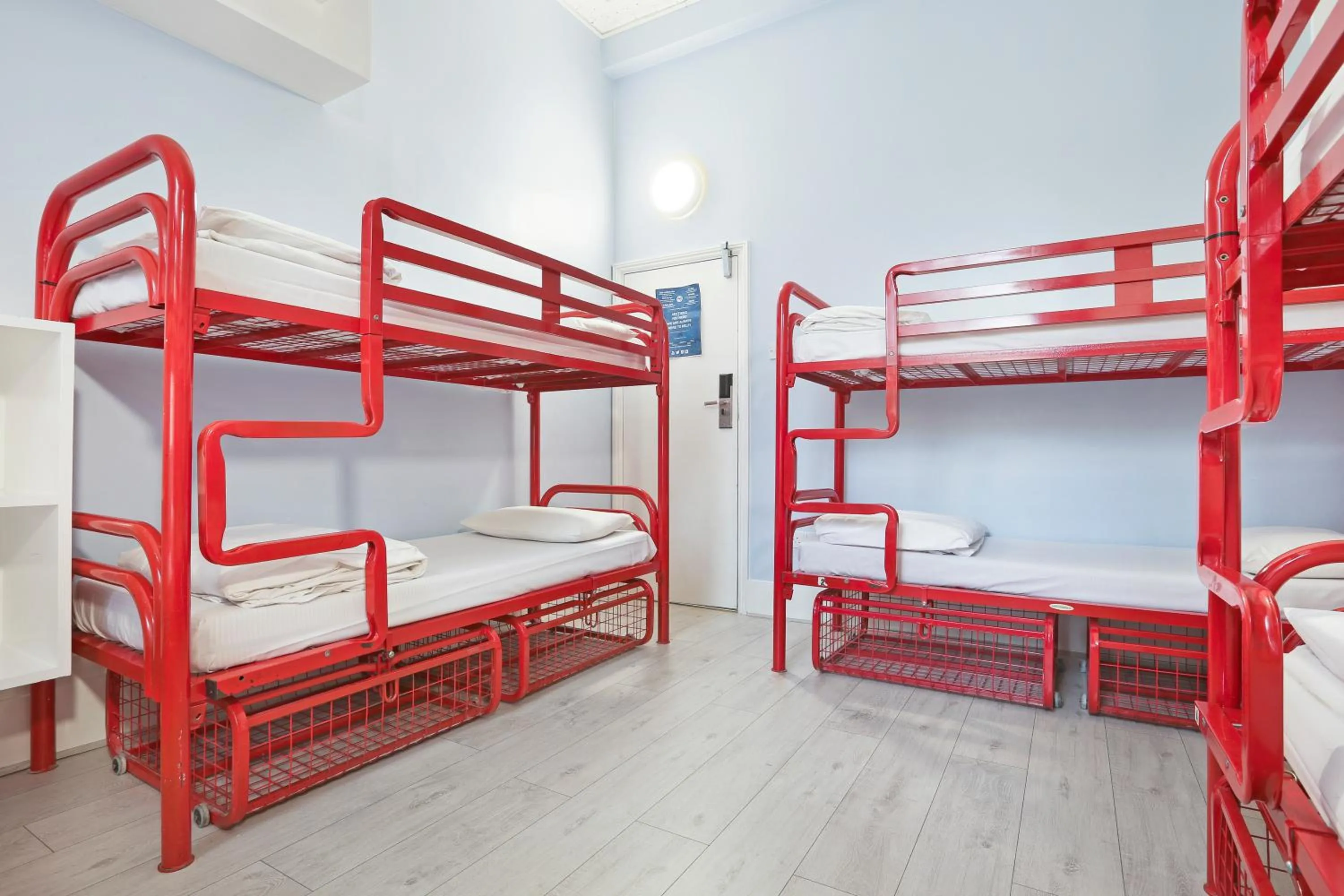 Bedroom, Bed in Astor Victoria Hostel