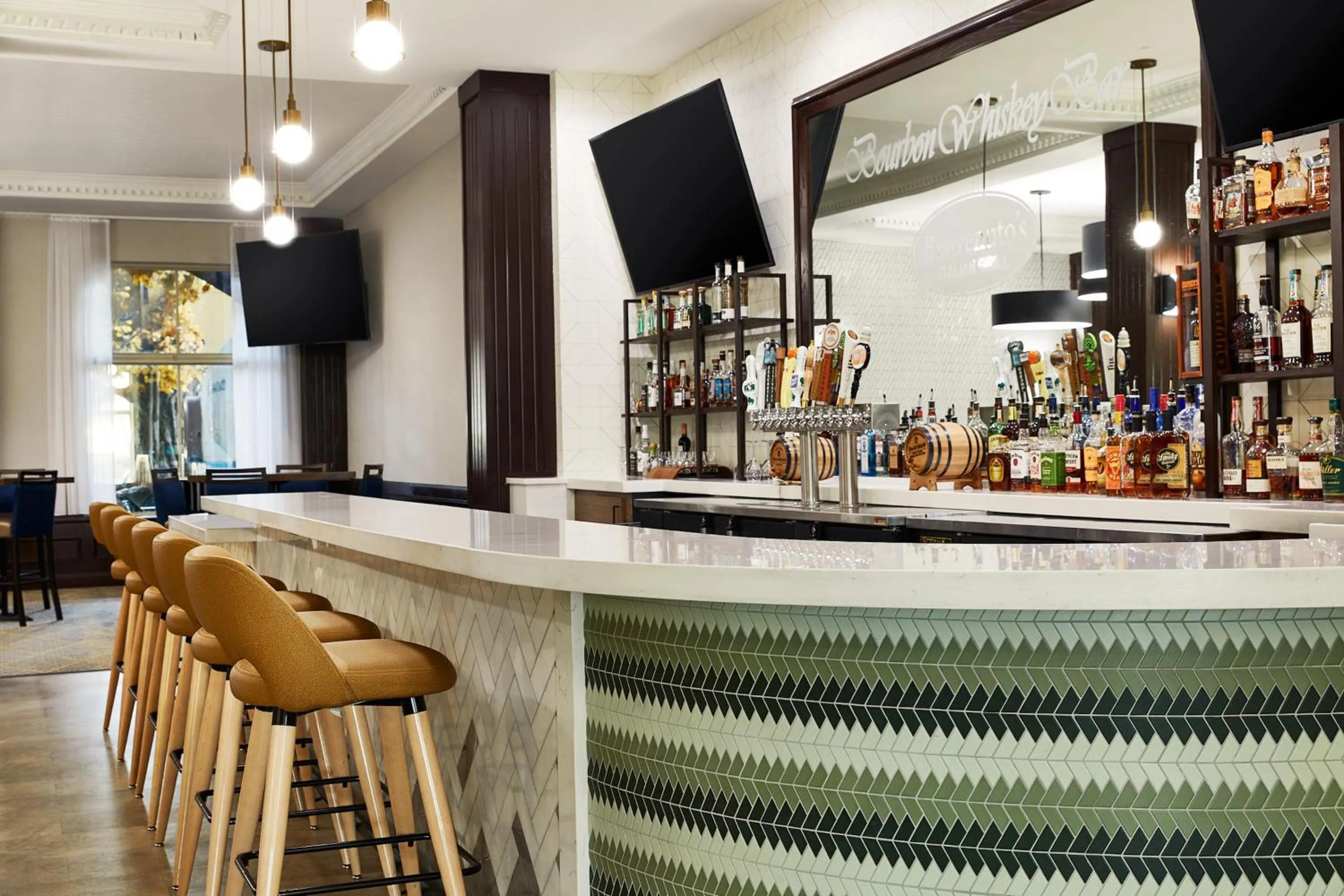 Lounge or bar in Holiday Inn Hotel & Suites Madison West - Middleton by IHG