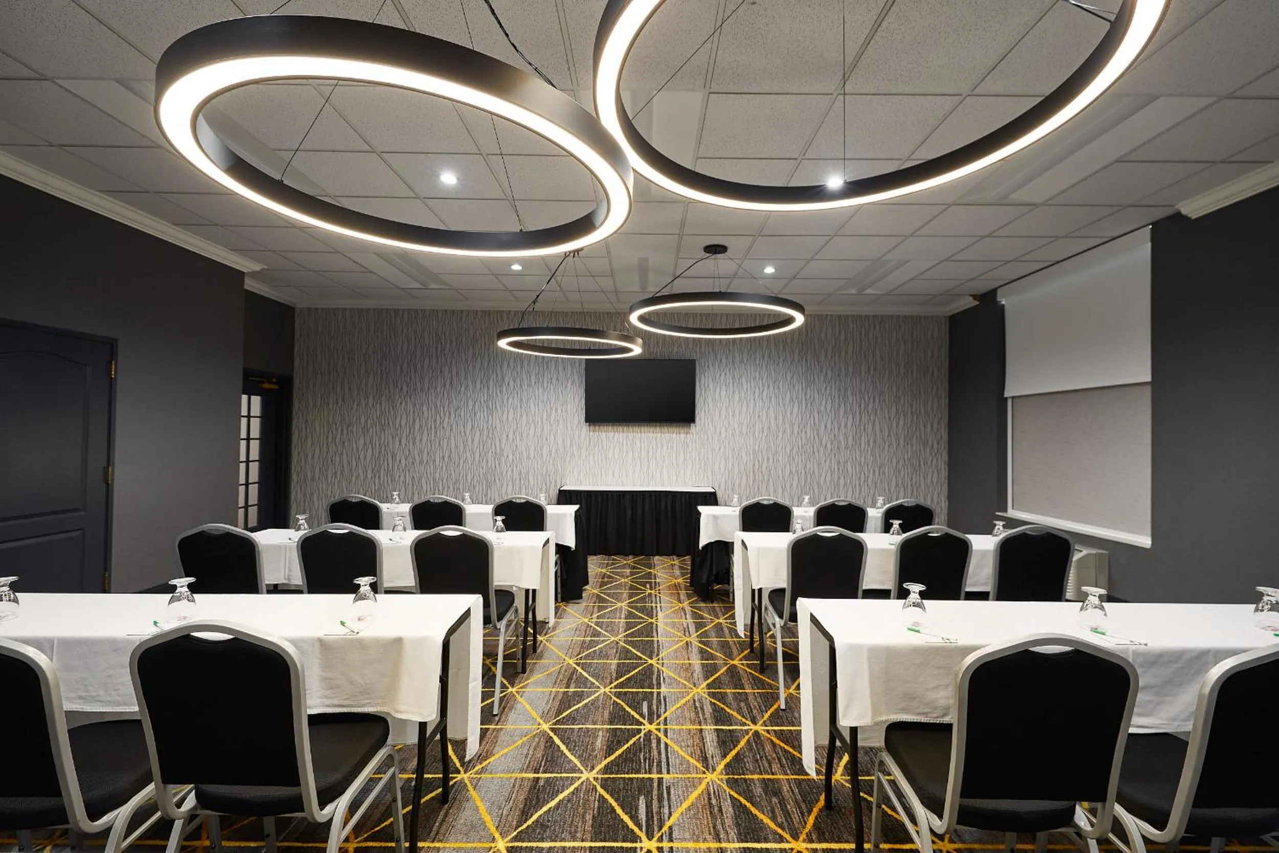 Holiday Inn Hotel & Suites Madison West - Middleton by IHG