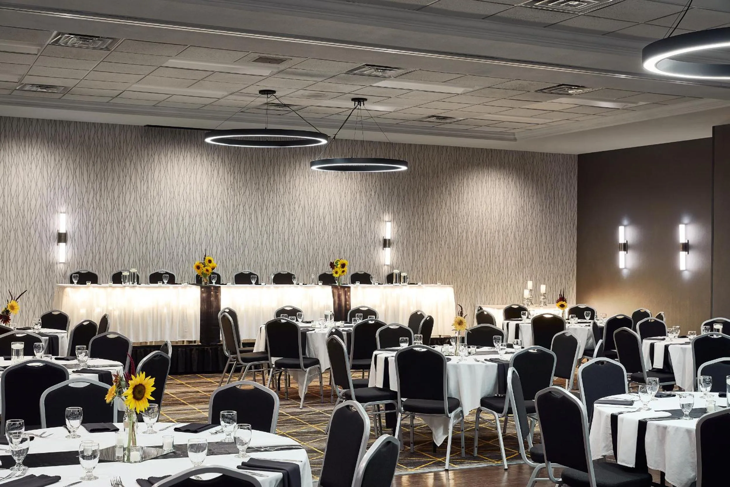 Holiday Inn Hotel & Suites Madison West - Middleton by IHG
