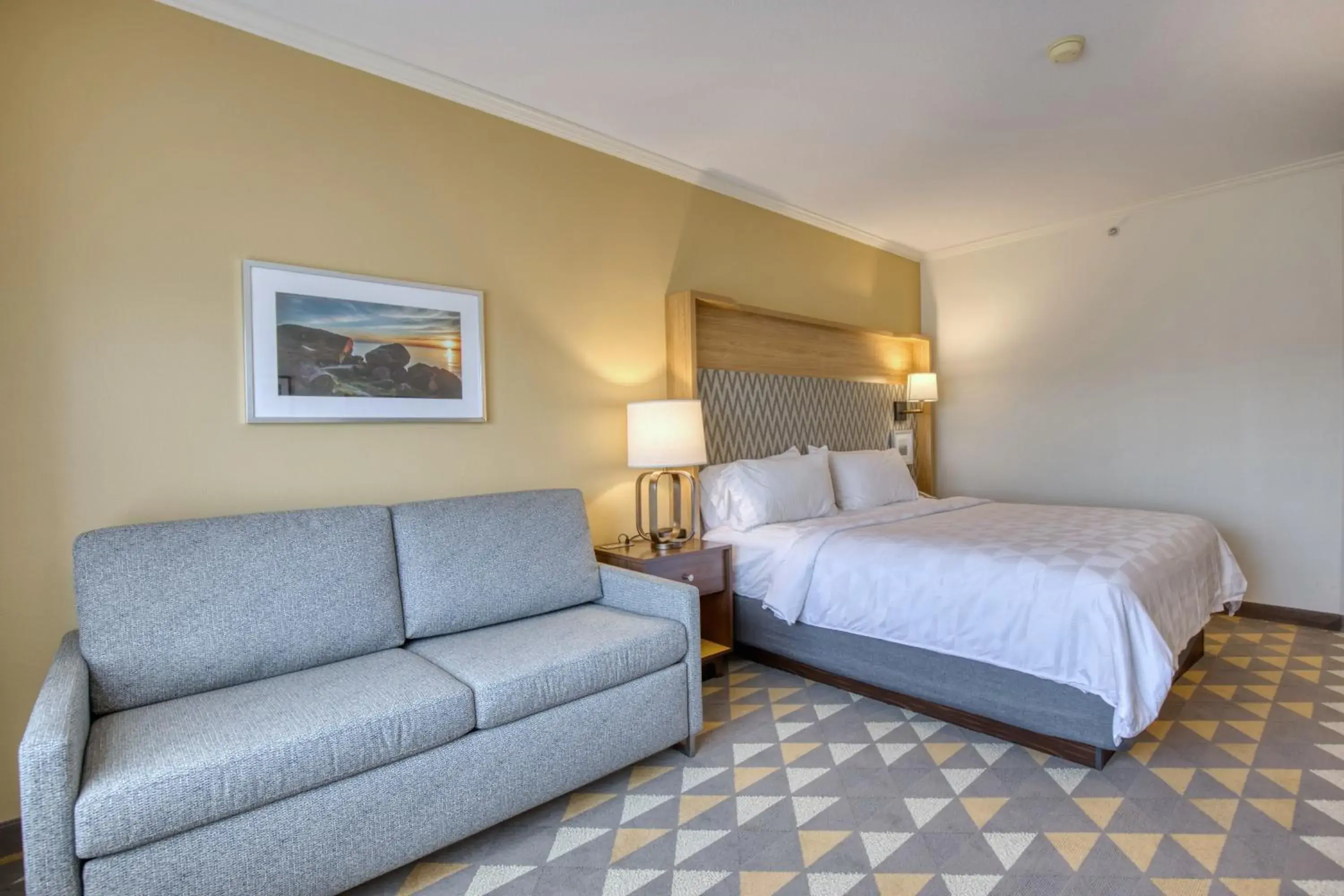 Standard King Room - Top Floor in Holiday Inn Hotel & Suites Madison West - Middleton by IHG Standard King Room - Top Floor in Holiday Inn Hotel & Suites Madison West - Middleton by IHG