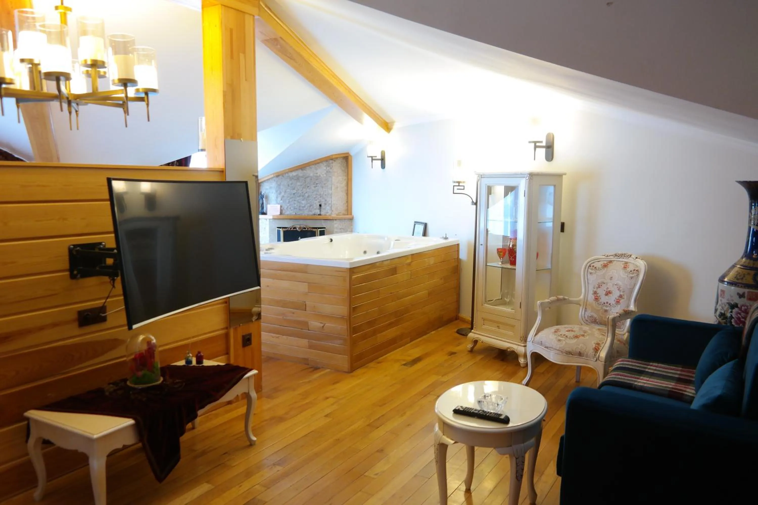 TV and multimedia in Aşıklar Otel By Şükrü