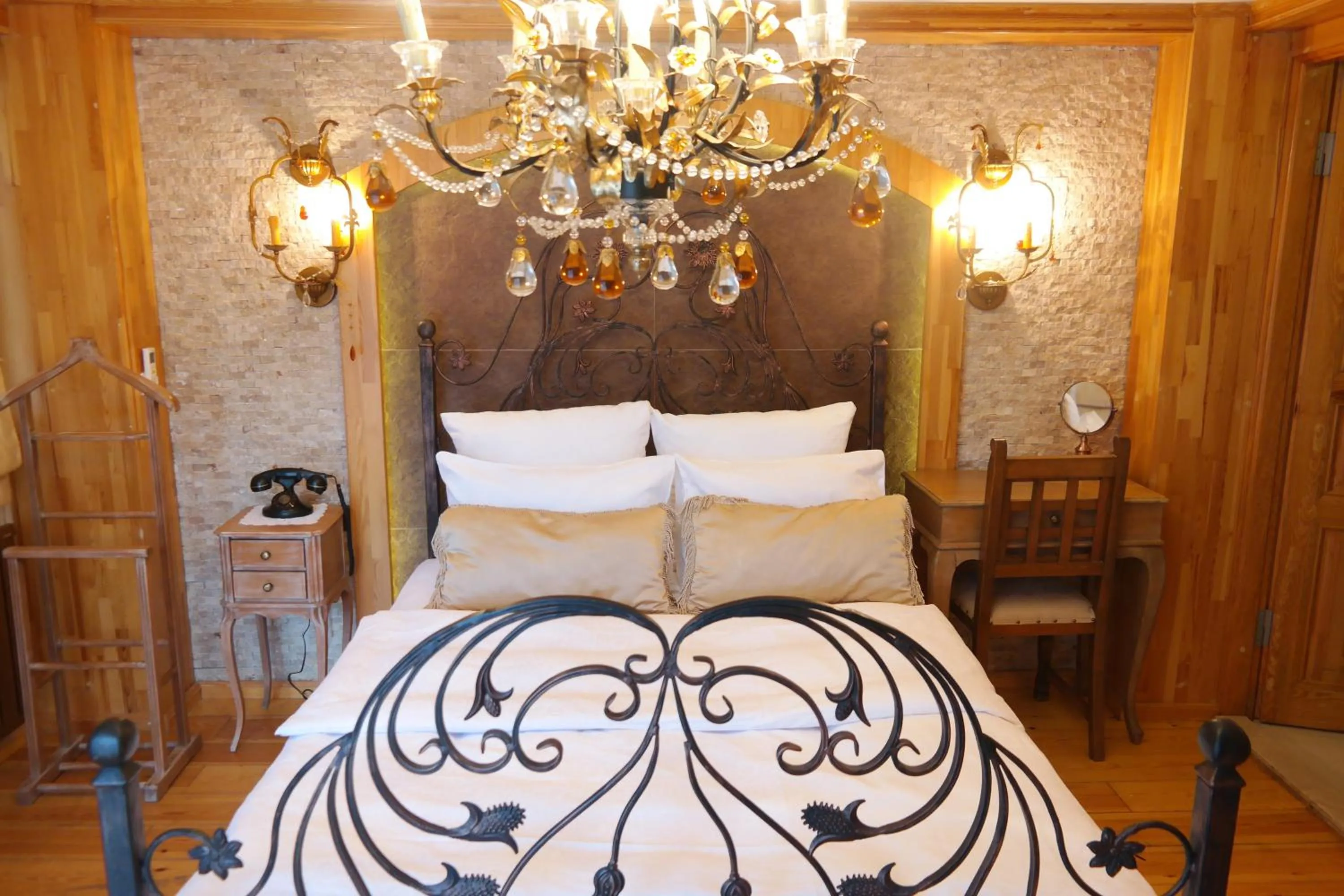 Bed in Aşıklar Otel By Şükrü