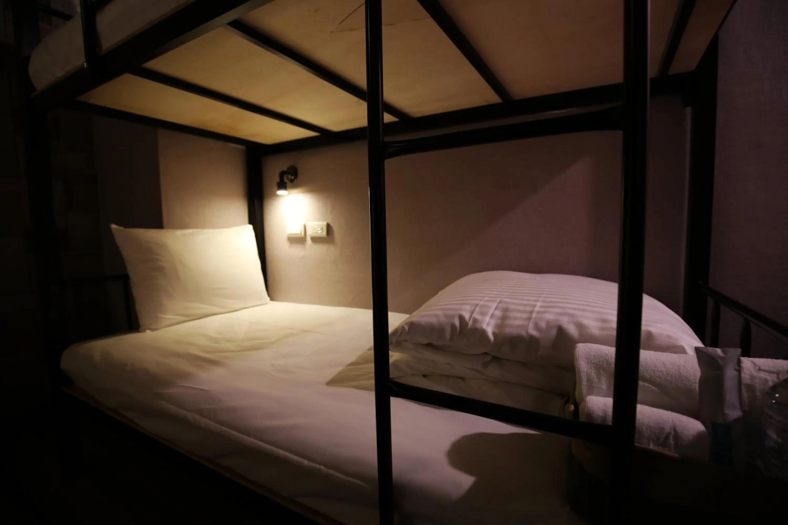 bunk bed, Bed in NYS Loft Hotel