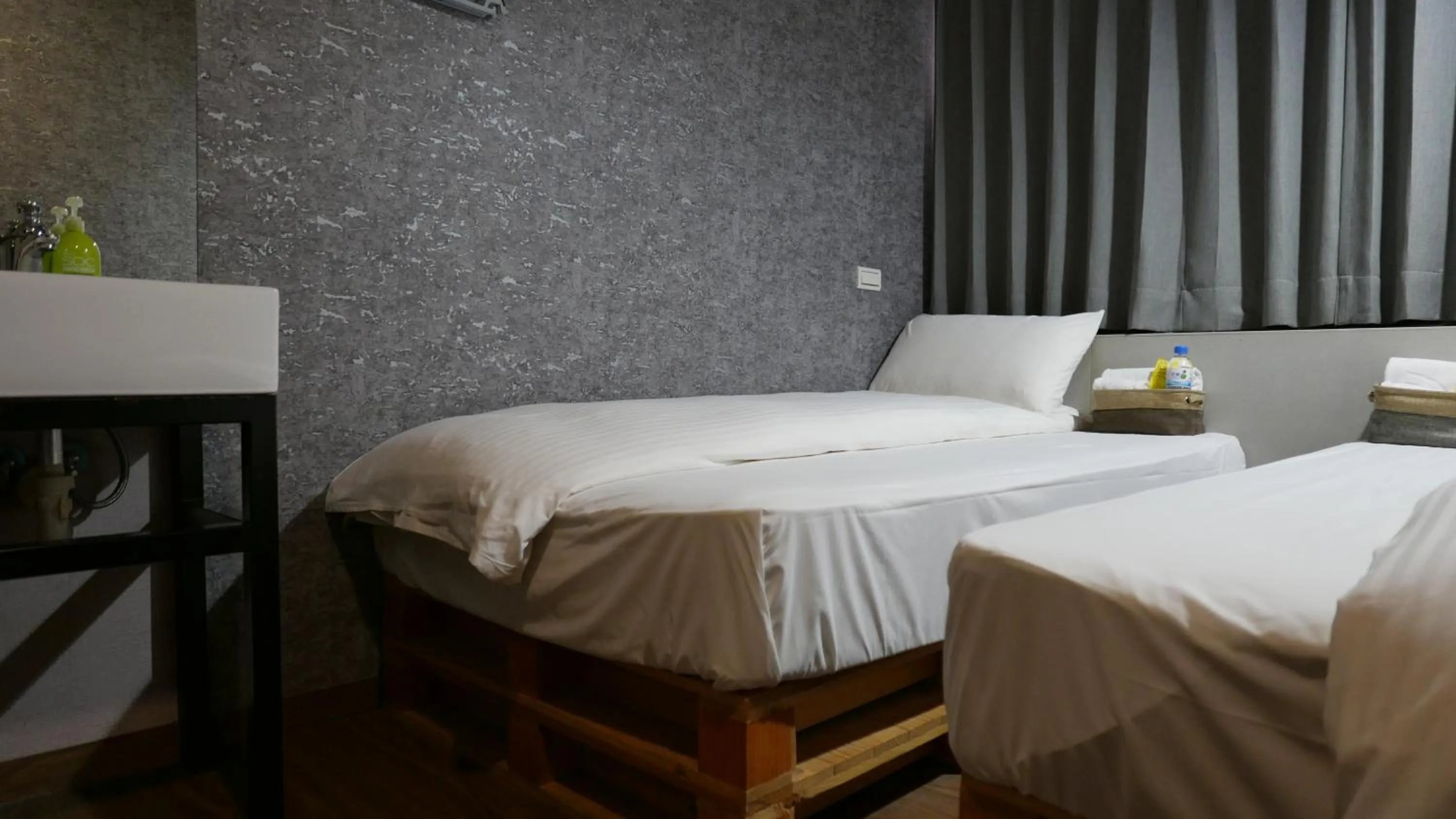 Bed in NYS Loft Hotel