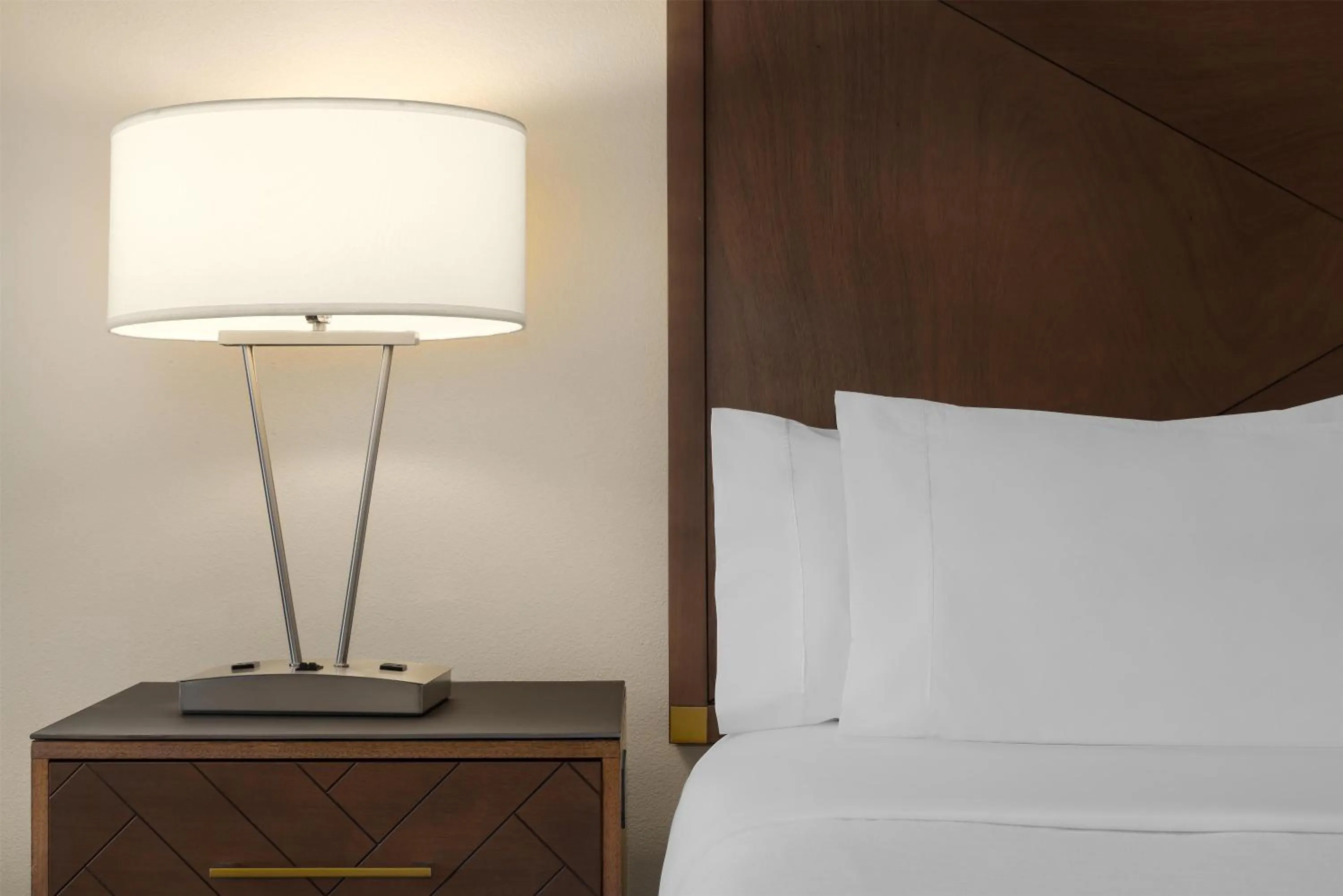 Bed in Embassy Suites by Hilton Laredo