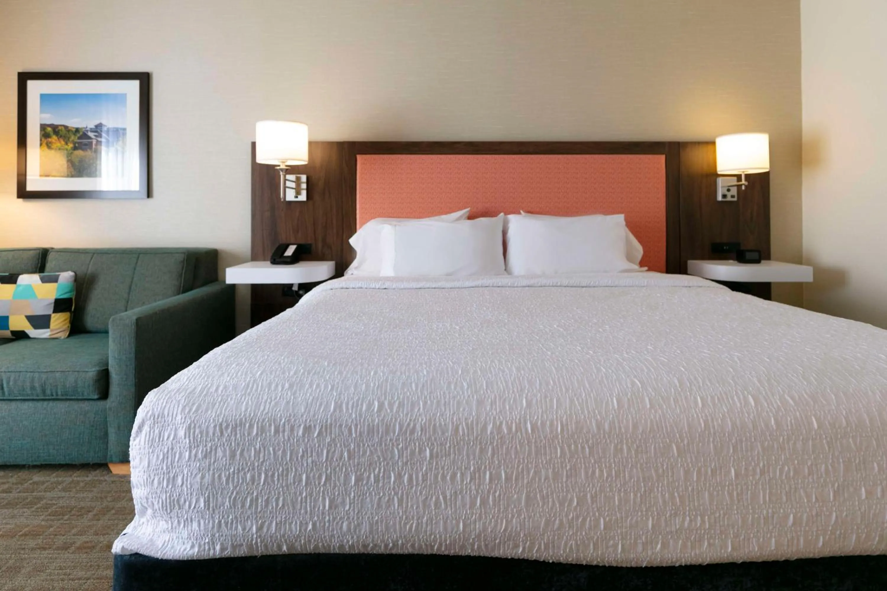 Bed in Hampton Inn Scranton at Montage Mountain