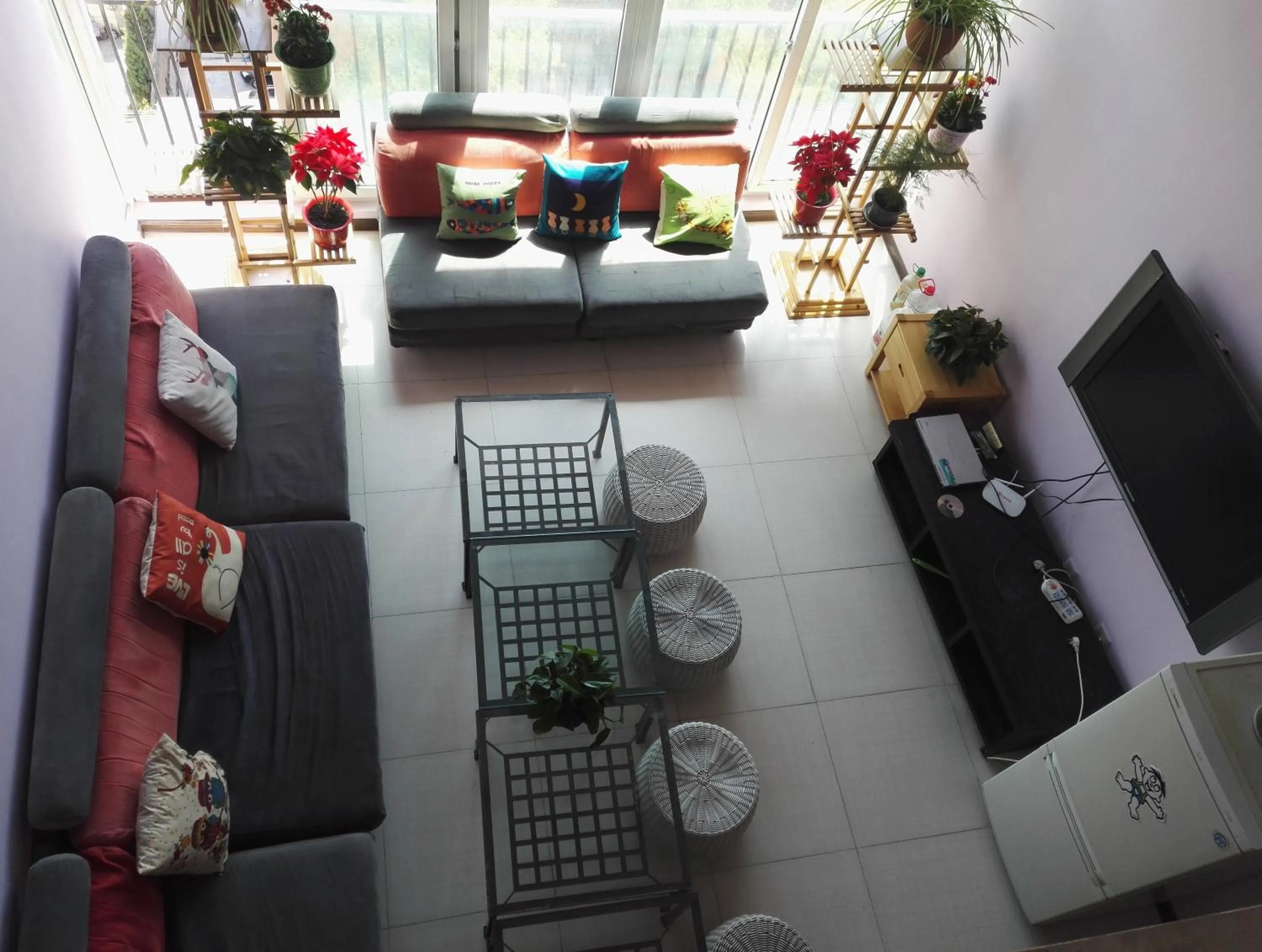 Communal lounge/ TV room in LETE Hostel