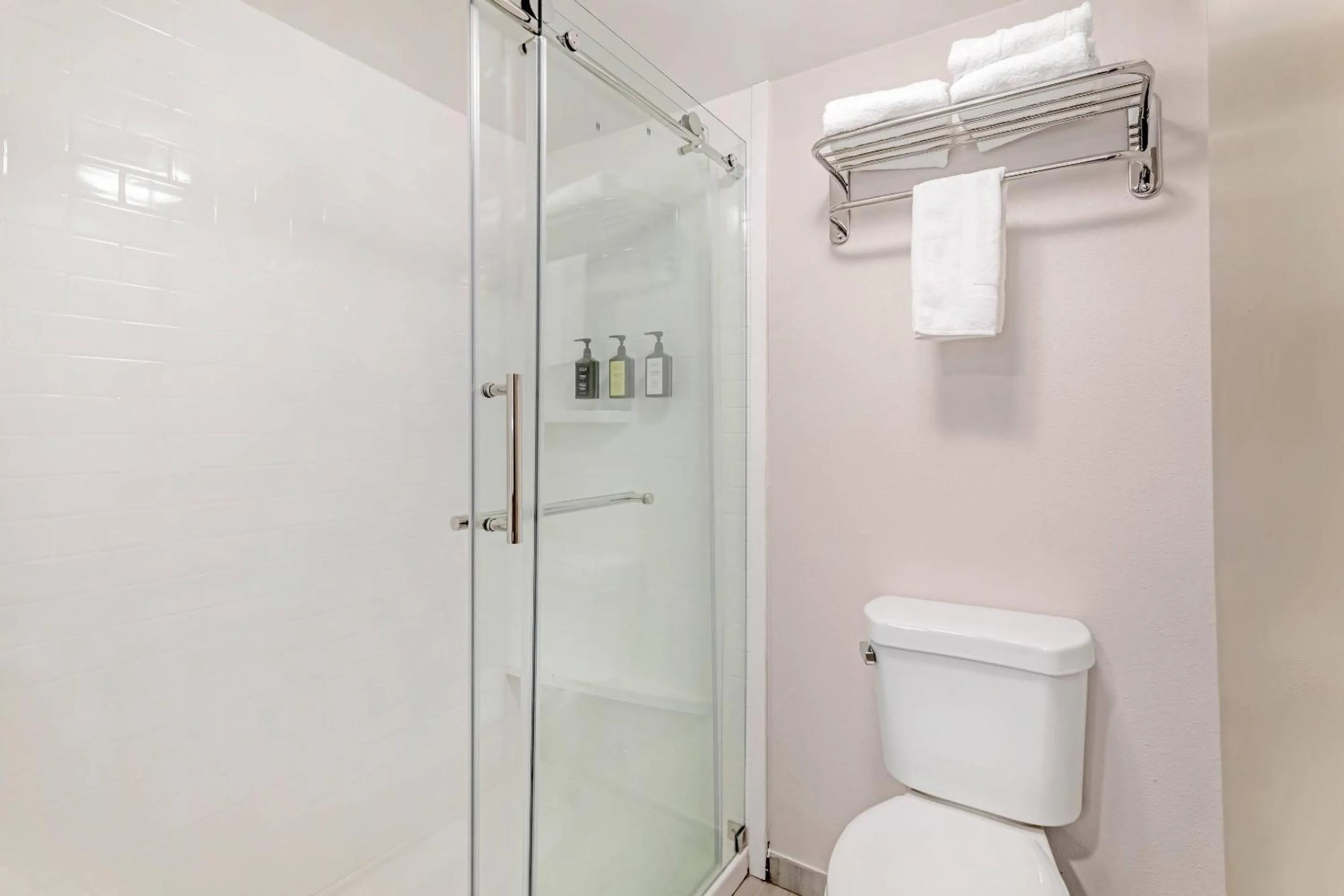 Bedroom in Keene Elm City Hotel, an Ascend Collection Hotel