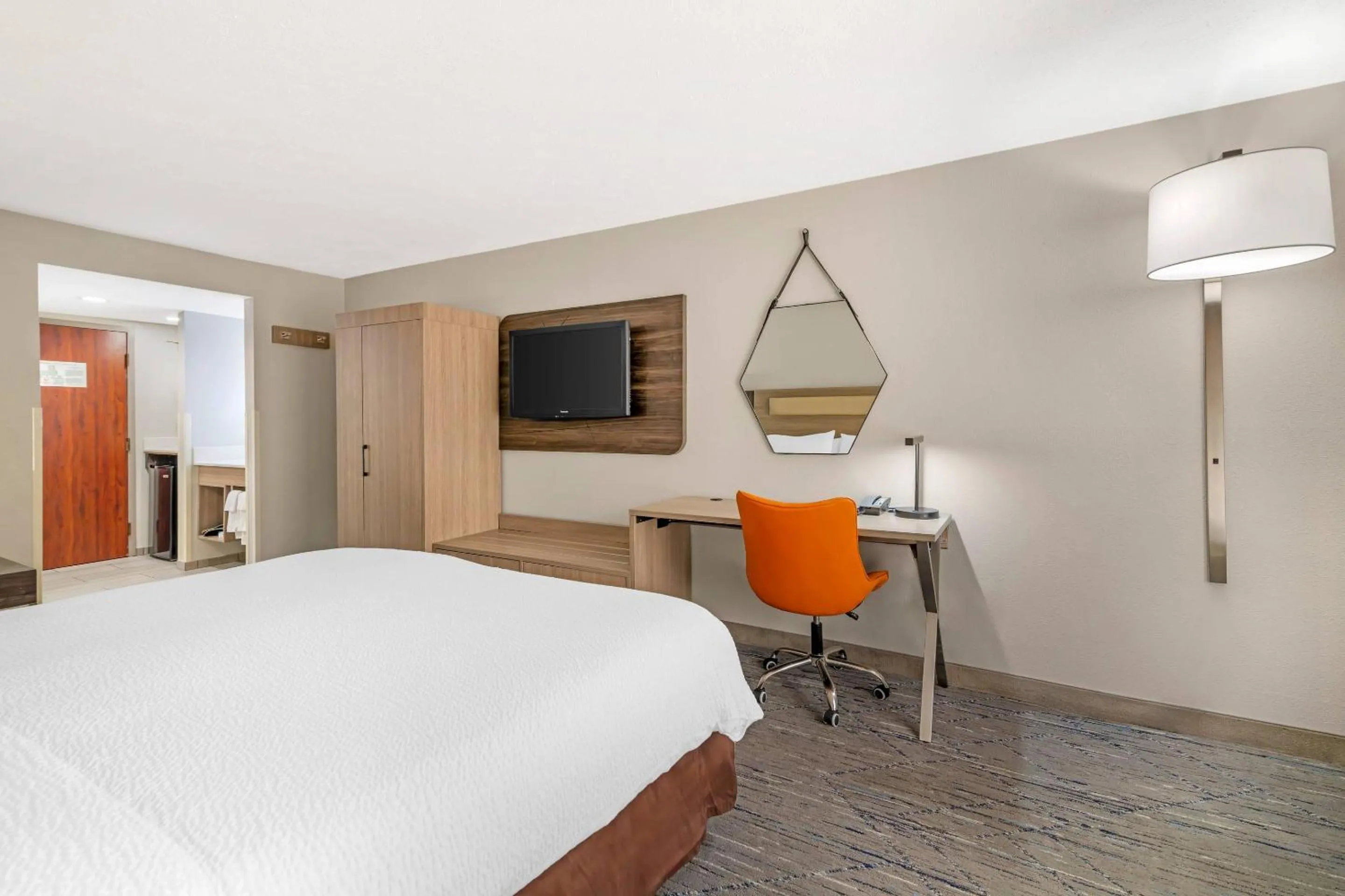Bedroom, Bed in Keene Elm City Hotel, an Ascend Collection Hotel