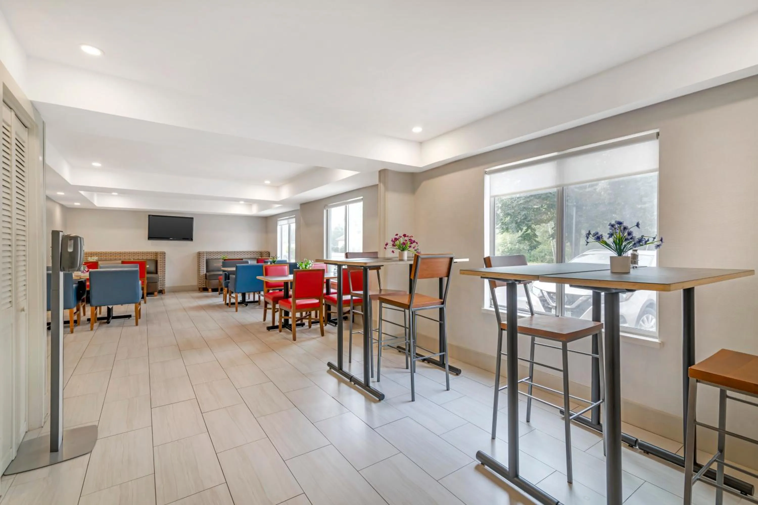 Breakfast in Keene Elm City Hotel, an Ascend Collection Hotel