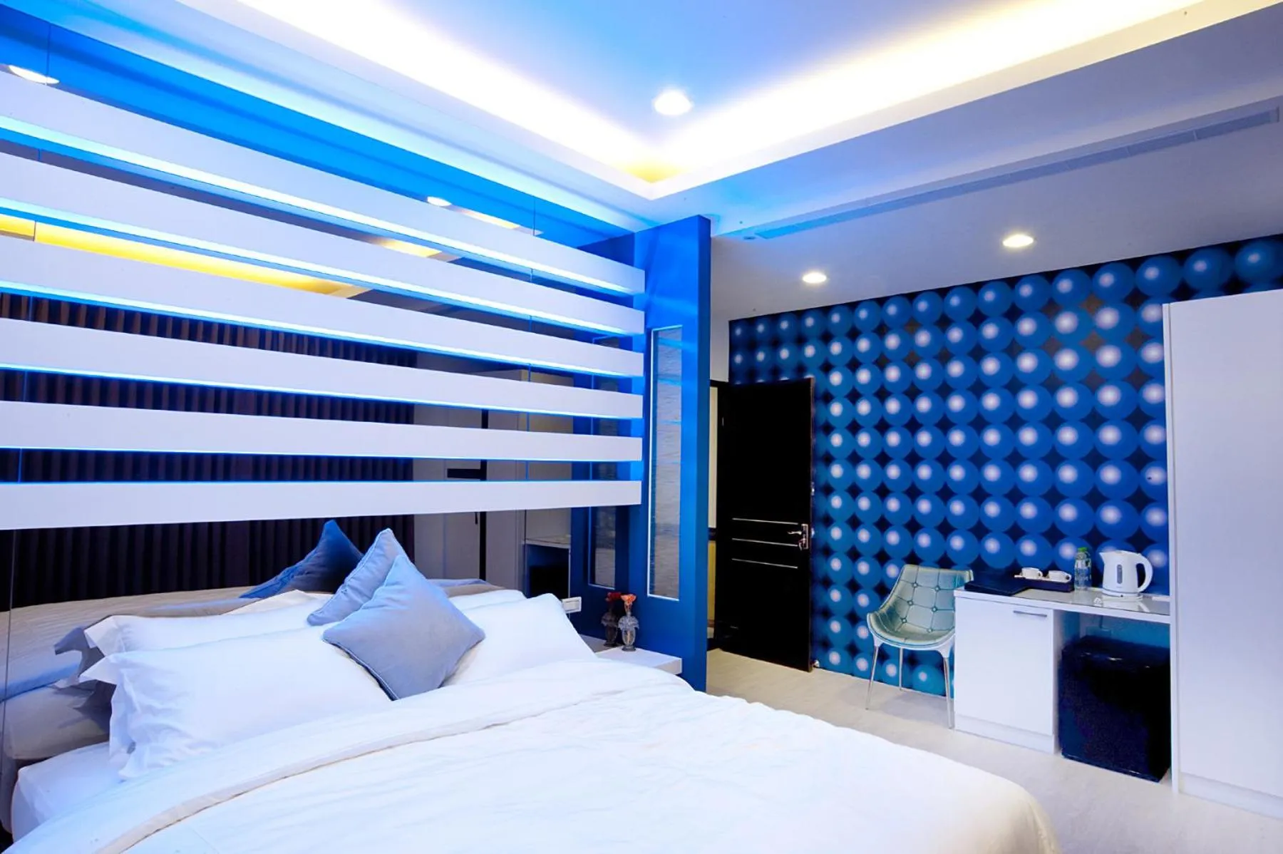 Bedroom, Bed in Flower Style B&B