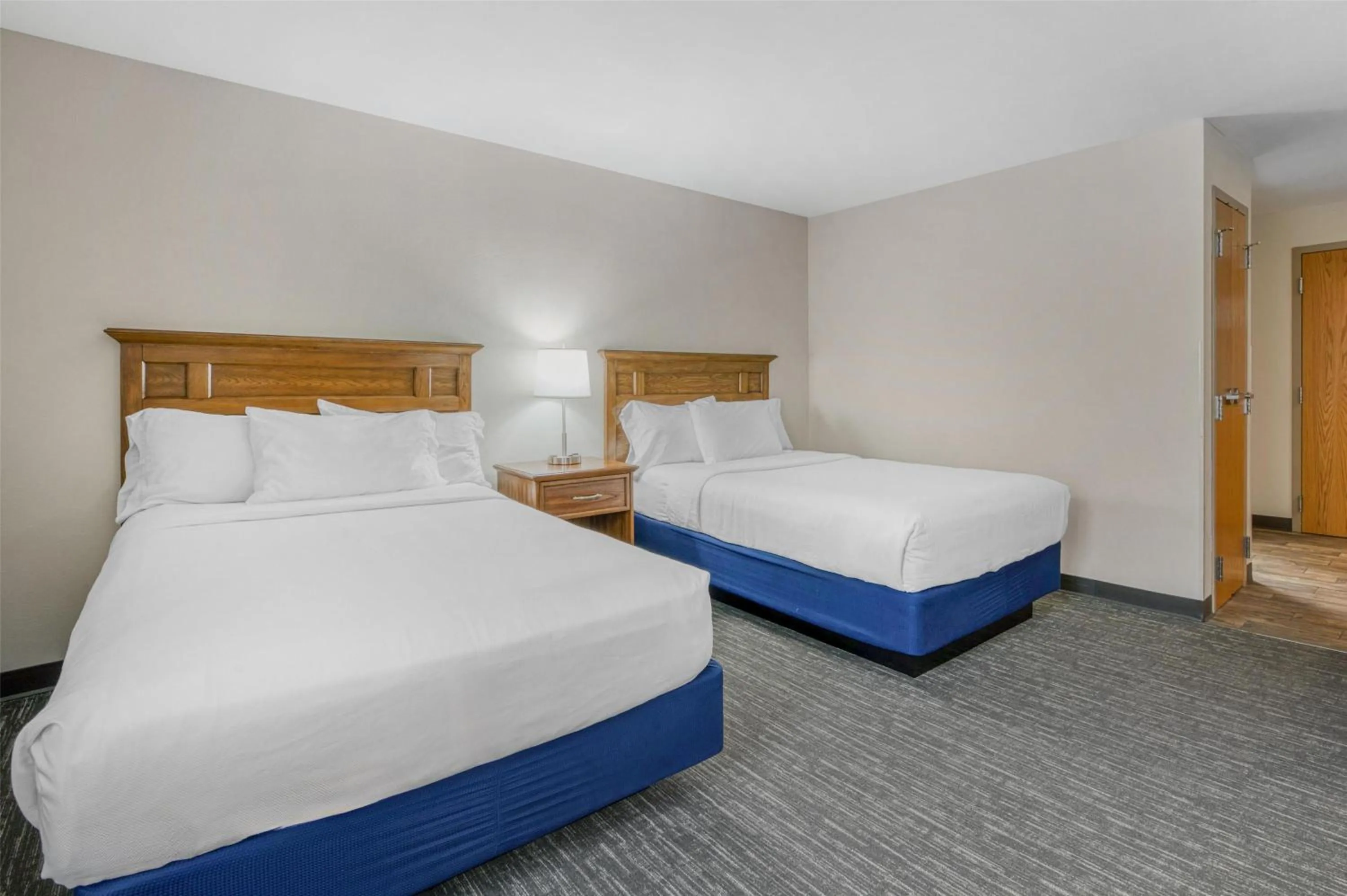 Bedroom, Bed in SureStay Plus Hotel by Best Western Elizabethtown Hershey