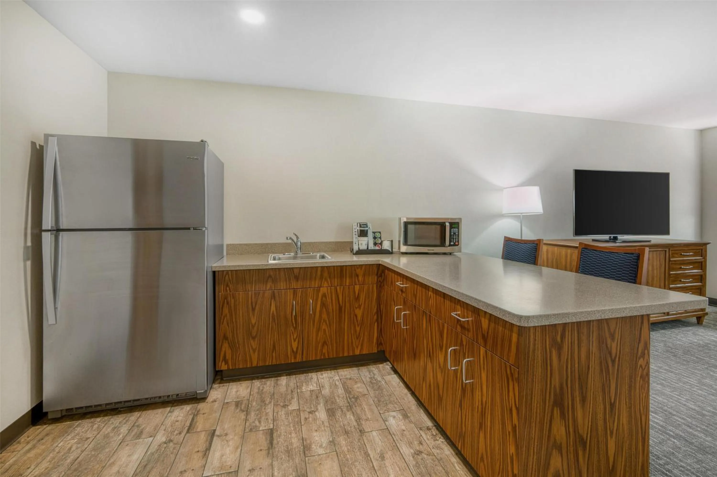 Bedroom in SureStay Plus Hotel by Best Western Elizabethtown Hershey