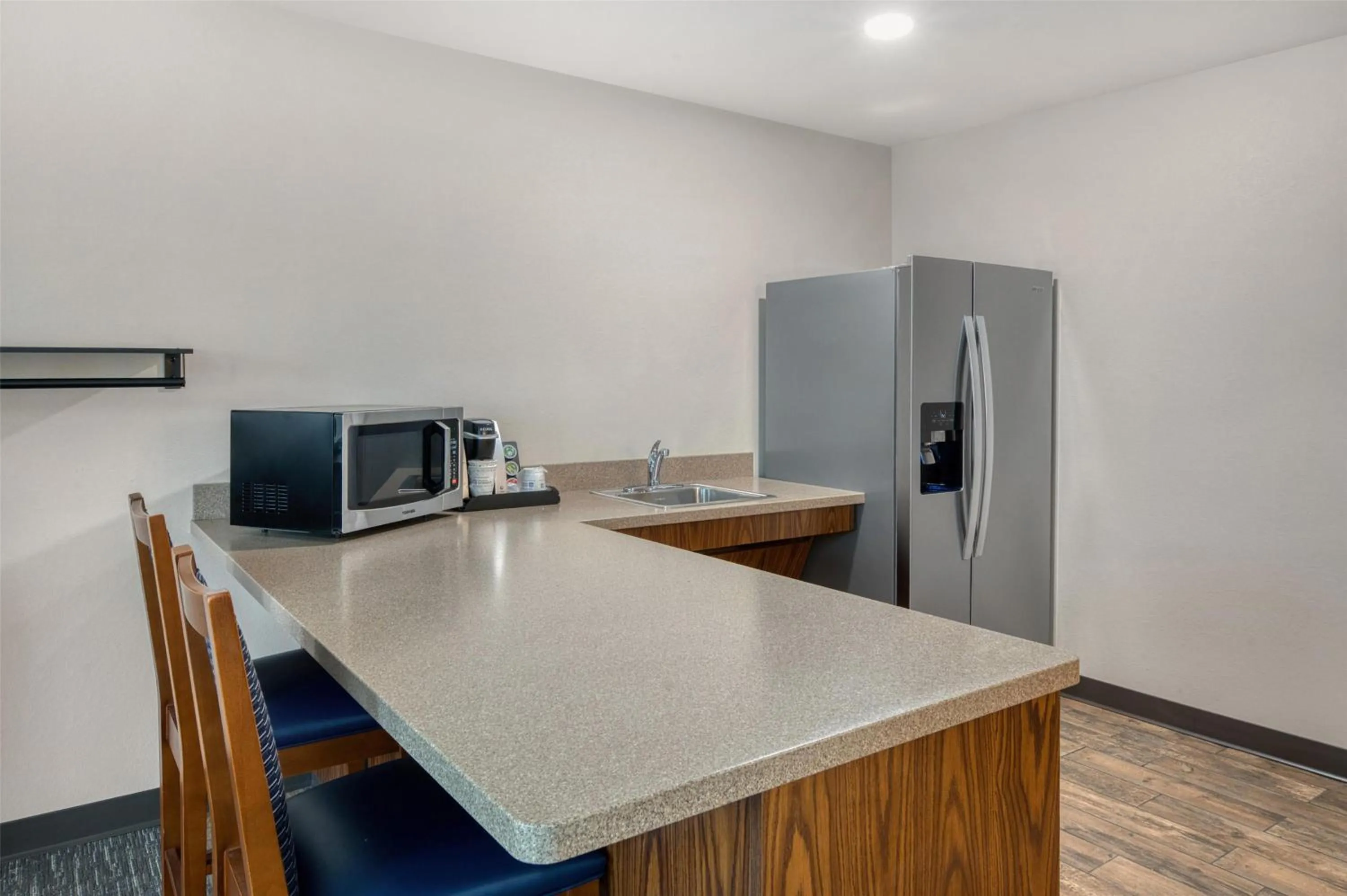 Bedroom in SureStay Plus Hotel by Best Western Elizabethtown Hershey