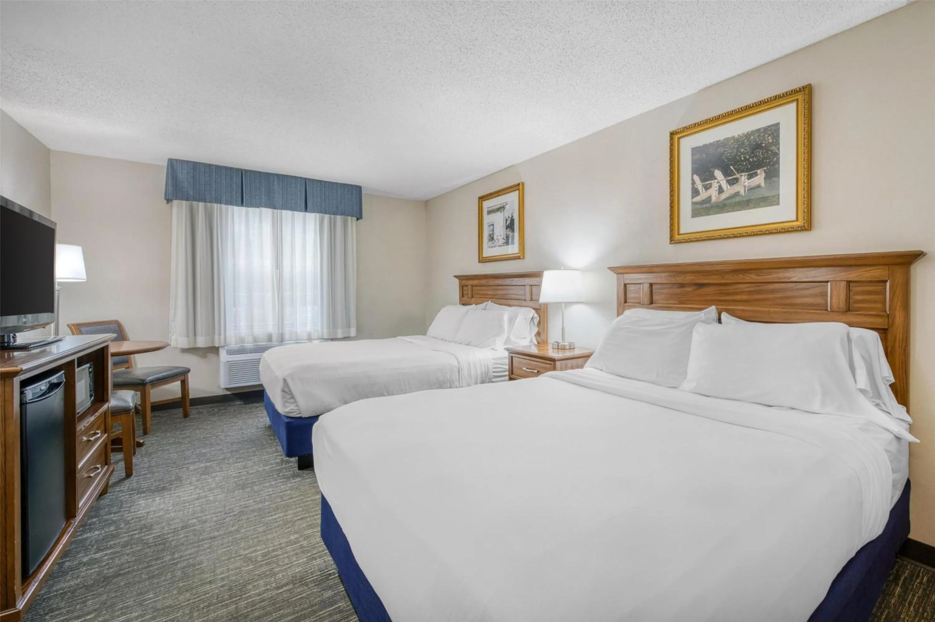 Bedroom, Bed in SureStay Plus Hotel by Best Western Elizabethtown Hershey