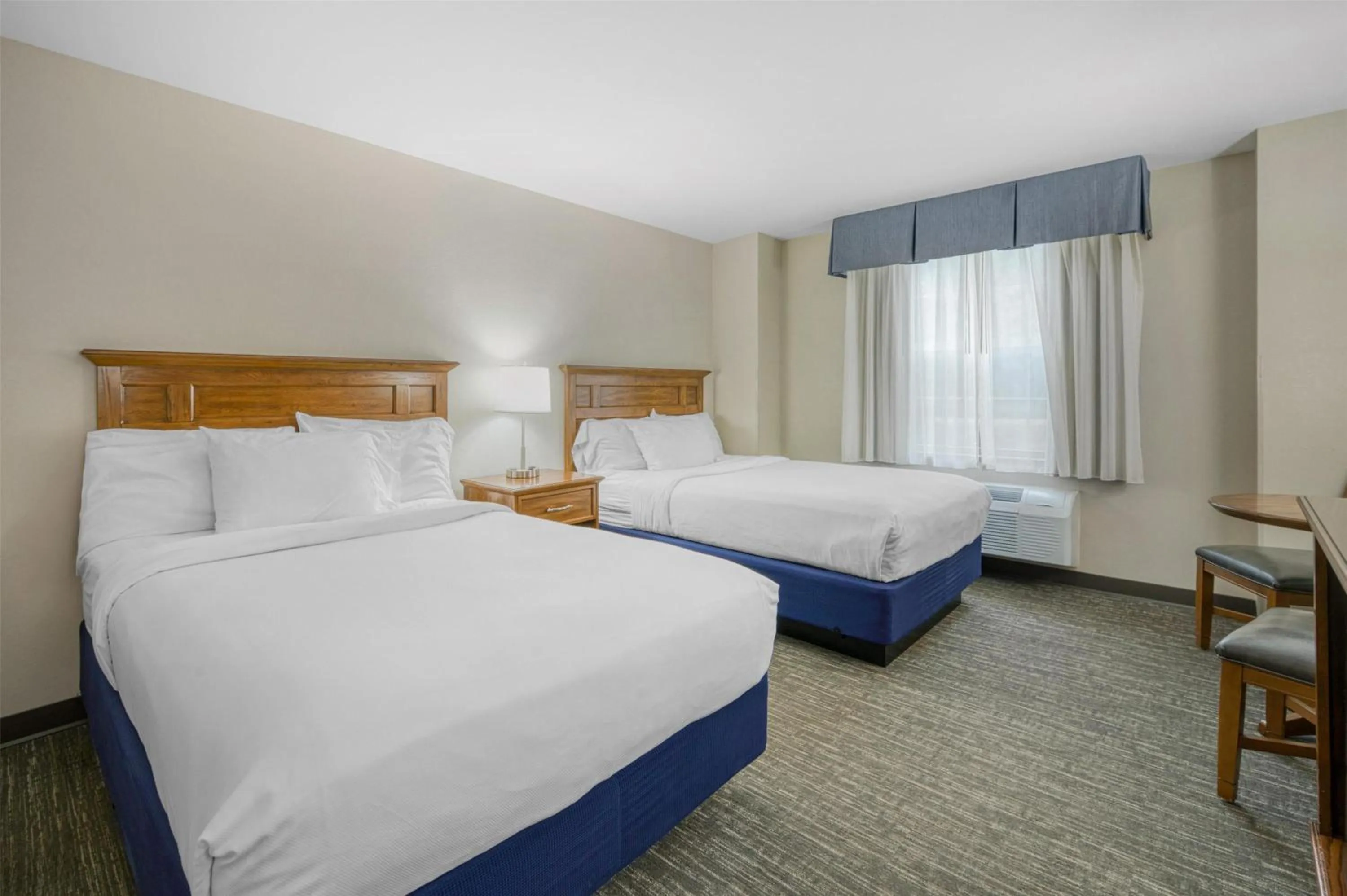 Bedroom, Bed in SureStay Plus Hotel by Best Western Elizabethtown Hershey