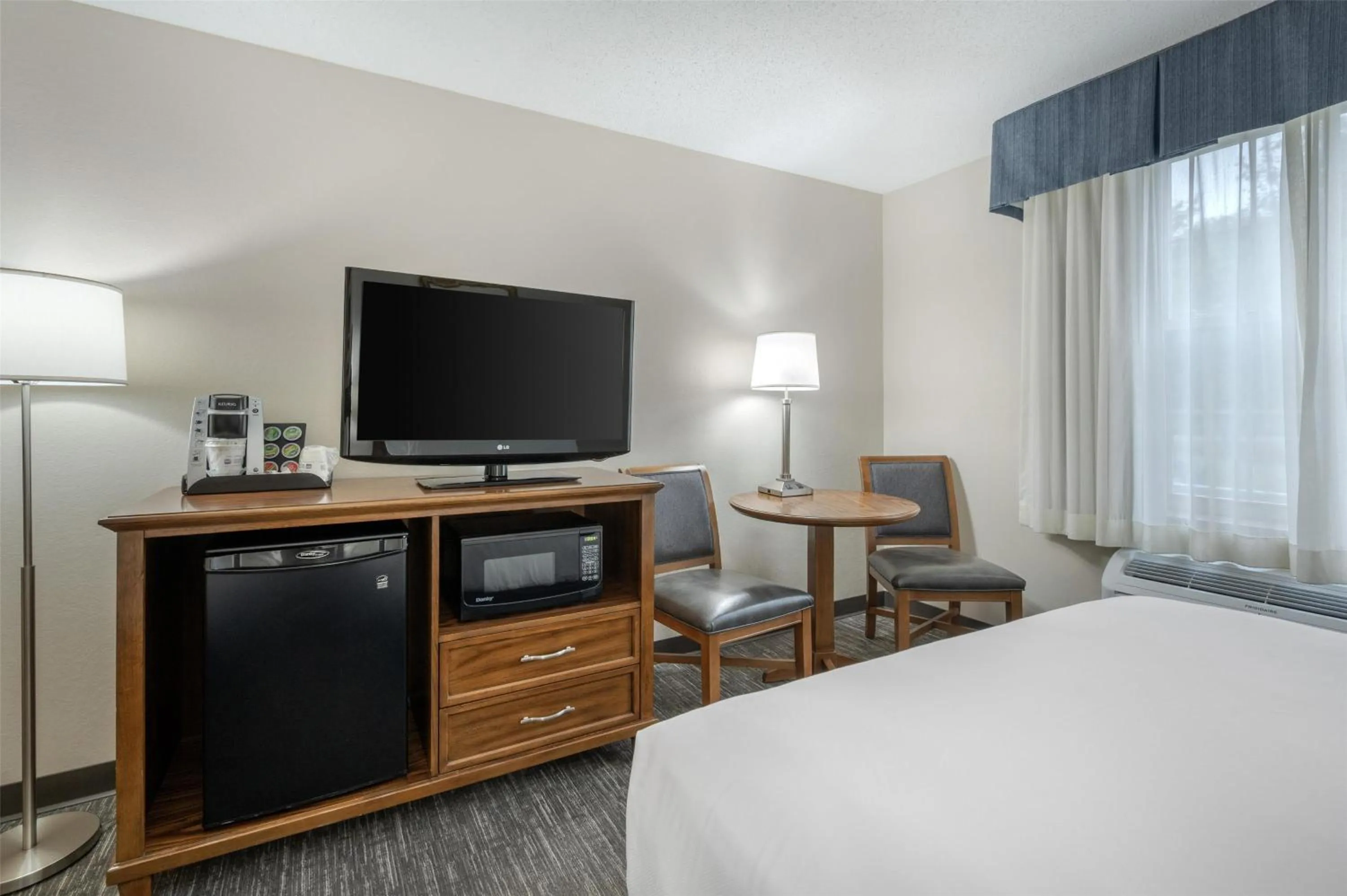 Bedroom, Bed in SureStay Plus Hotel by Best Western Elizabethtown Hershey