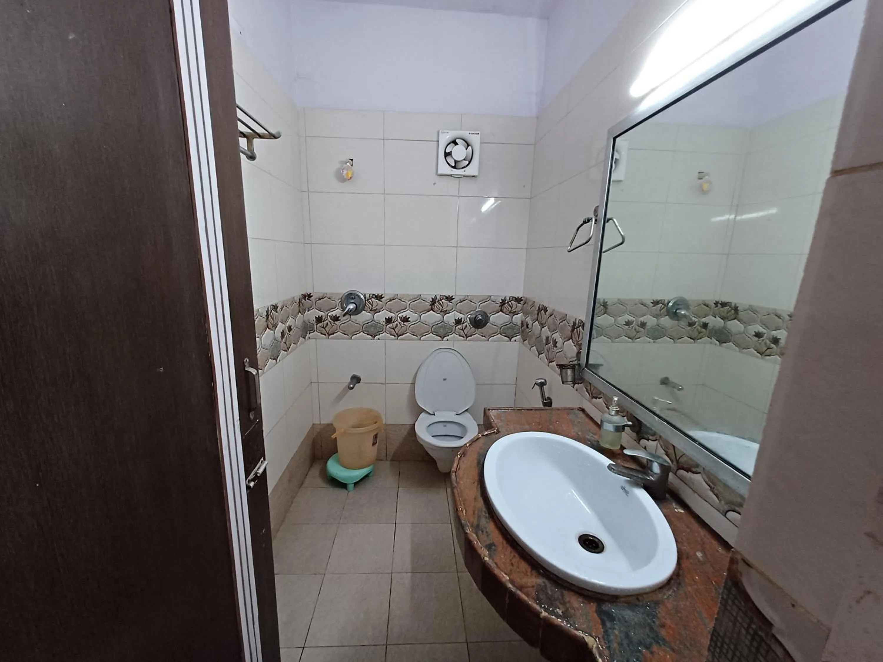 Shower in Hotel Blue Valley