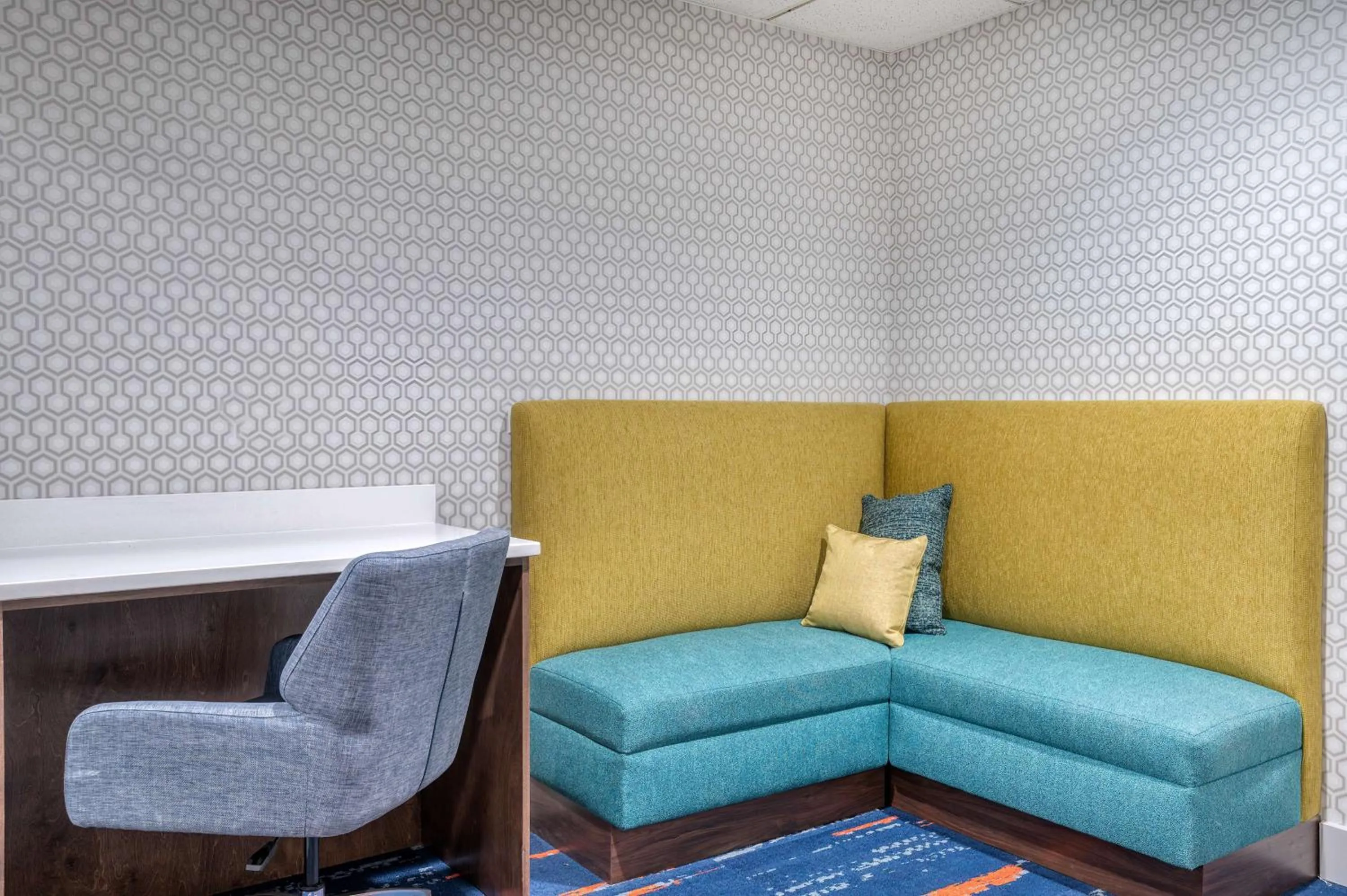 Business facilities in Hampton Inn New Philadelphia