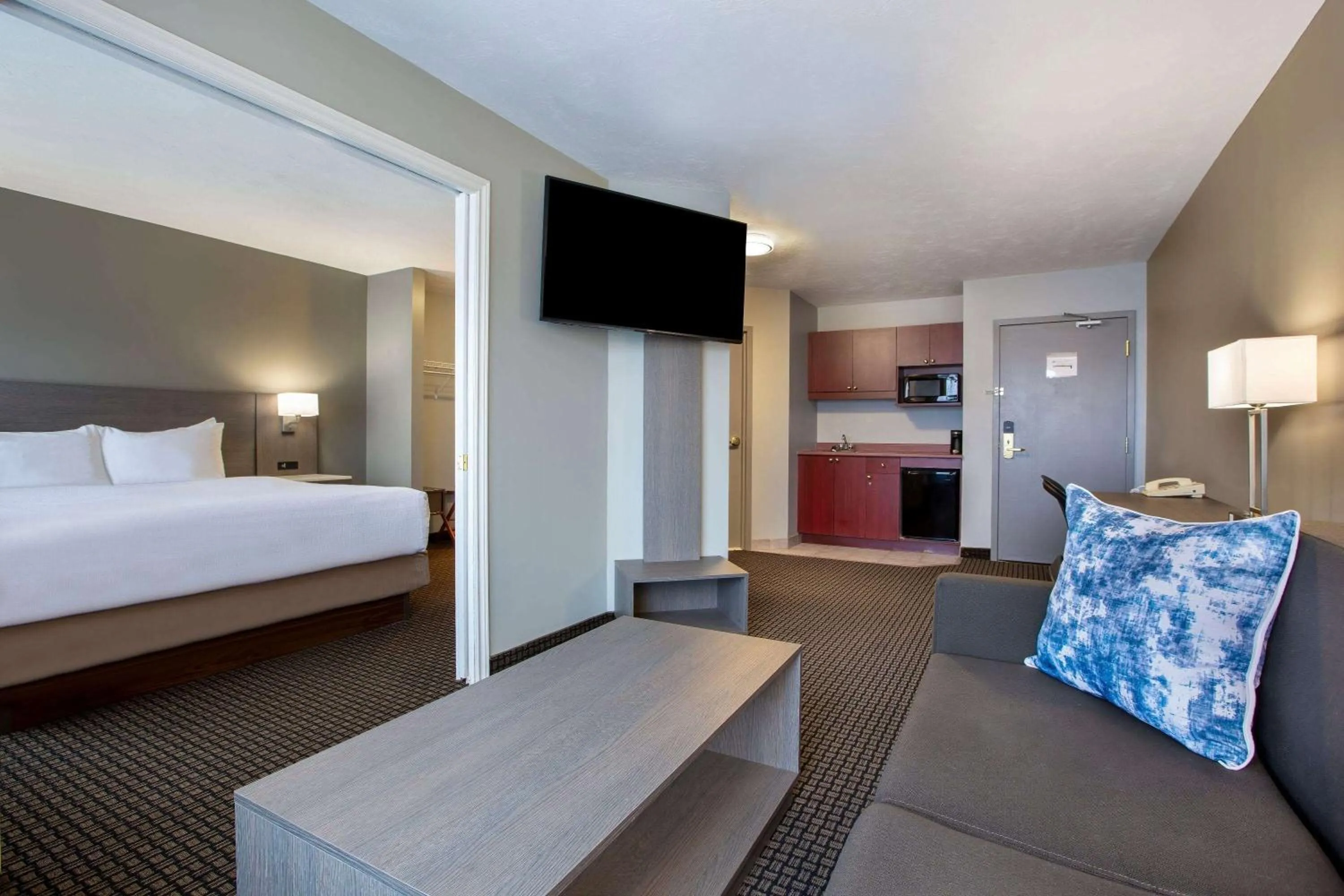 Photo of the whole room, Bed in Days Inn & Suites by Wyndham Moncton