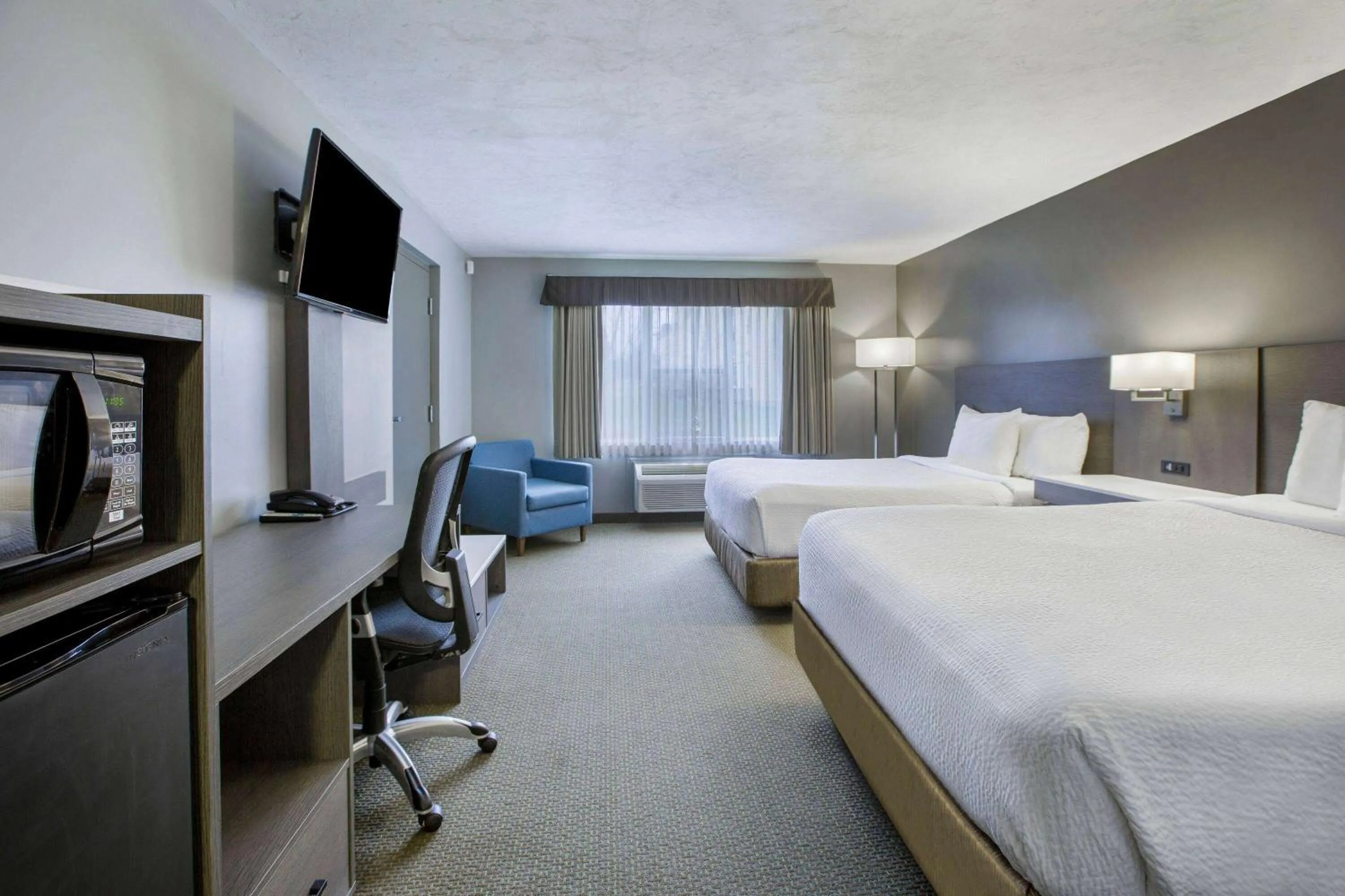 Photo of the whole room, Bed in Days Inn & Suites by Wyndham Moncton