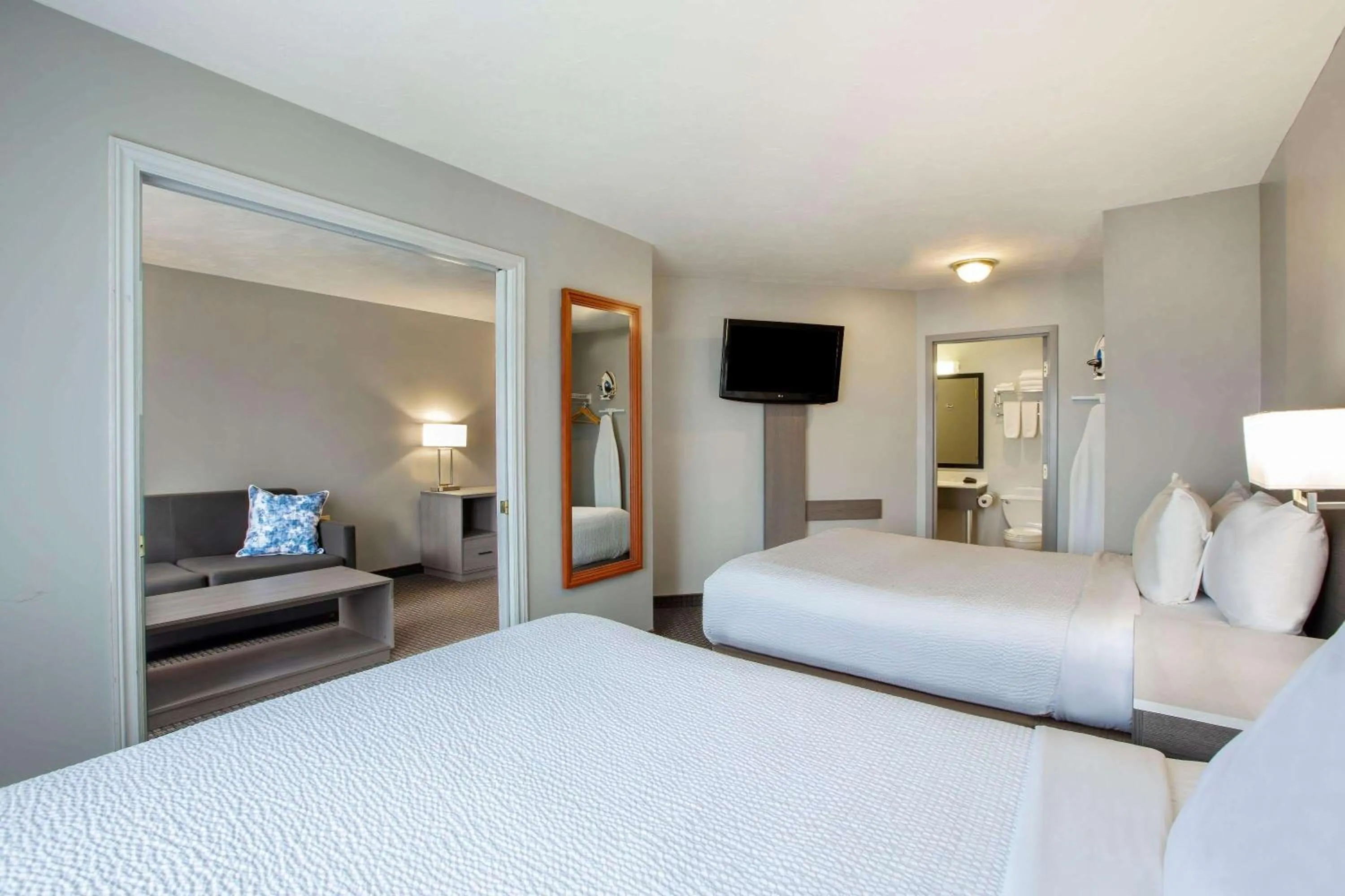 Photo of the whole room, Bed in Days Inn & Suites by Wyndham Moncton