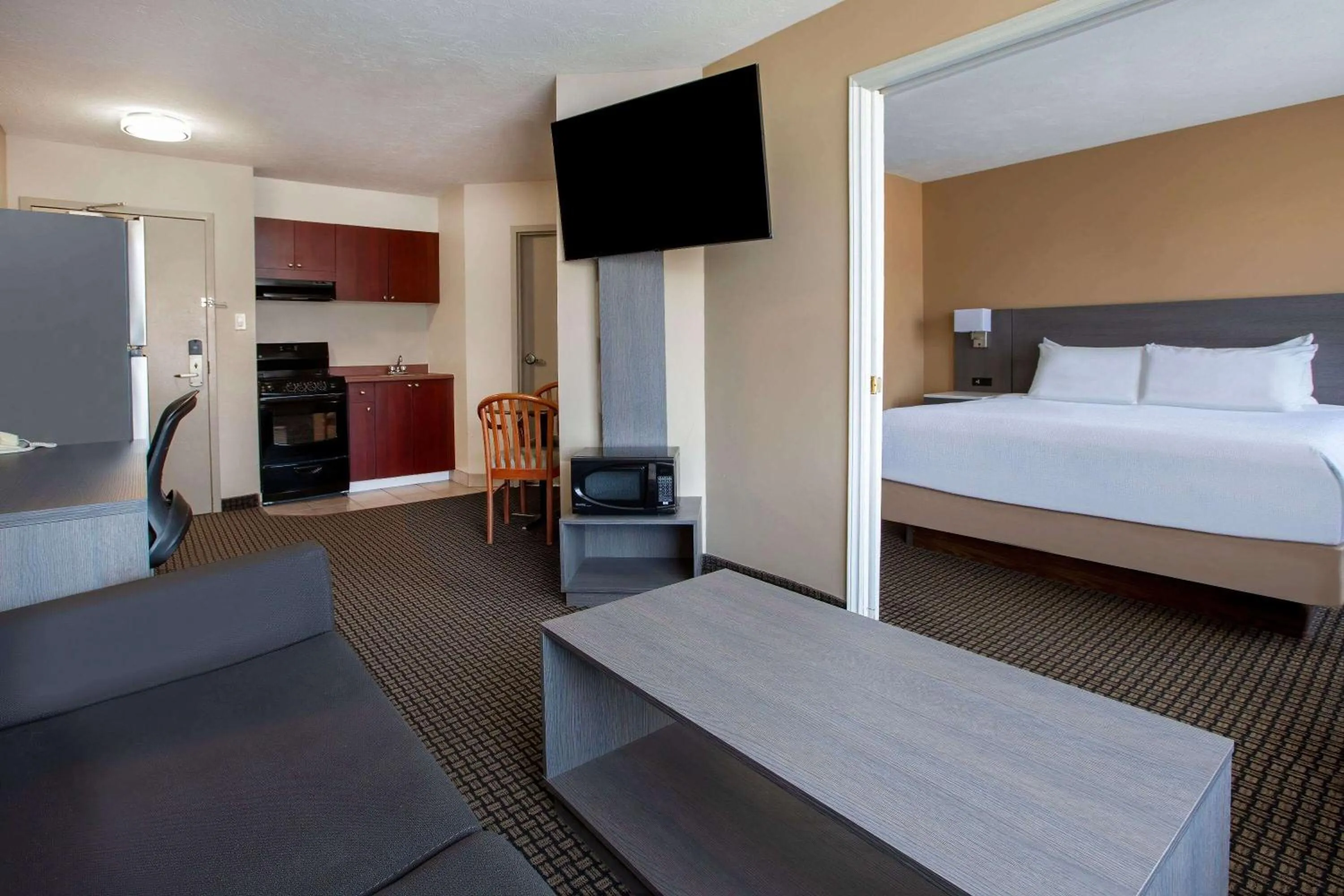 Photo of the whole room, Bed in Days Inn & Suites by Wyndham Moncton