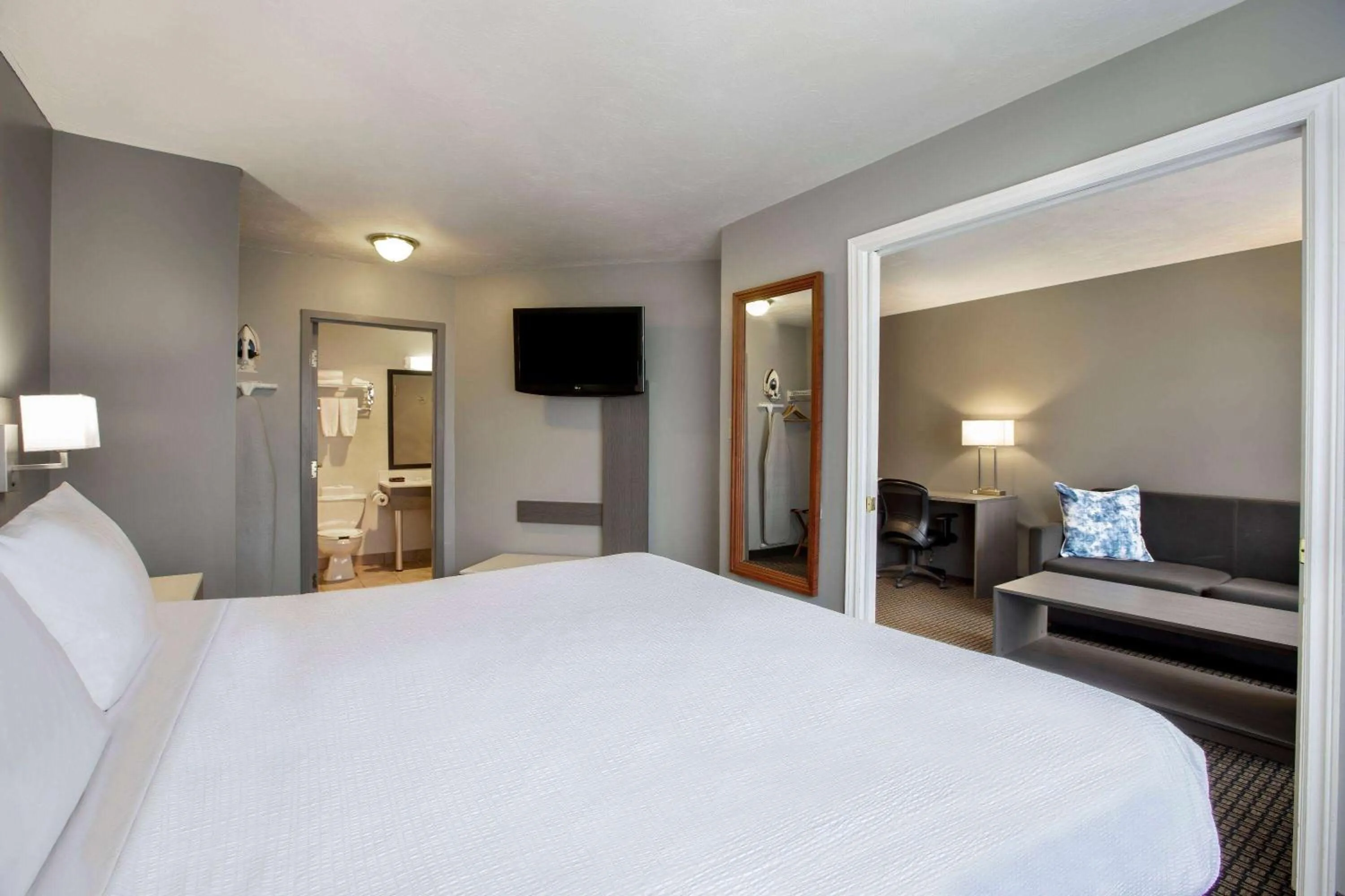 Photo of the whole room, Bed in Days Inn & Suites by Wyndham Moncton