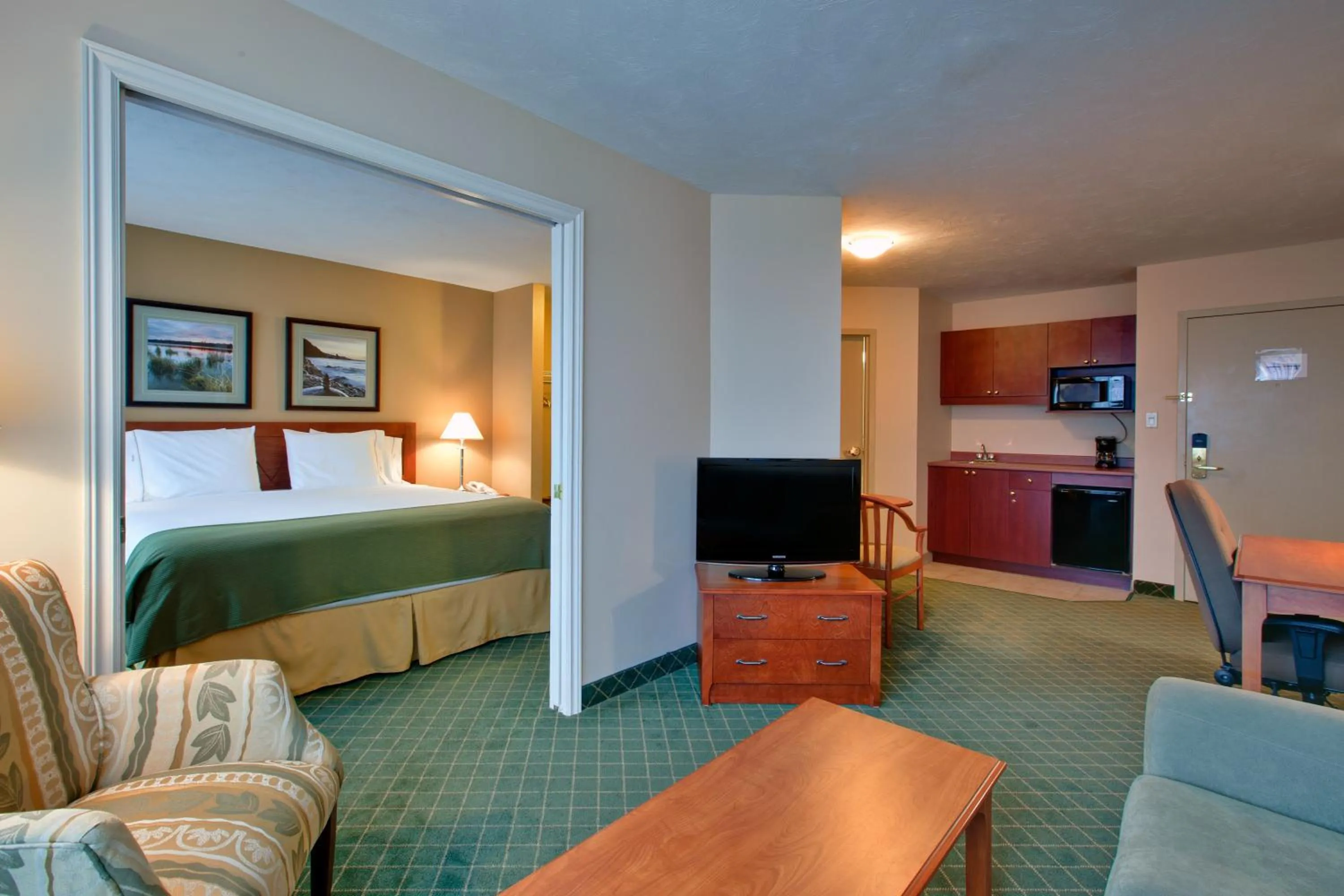 Photo of the whole room, Bed in Days Inn & Suites by Wyndham Moncton