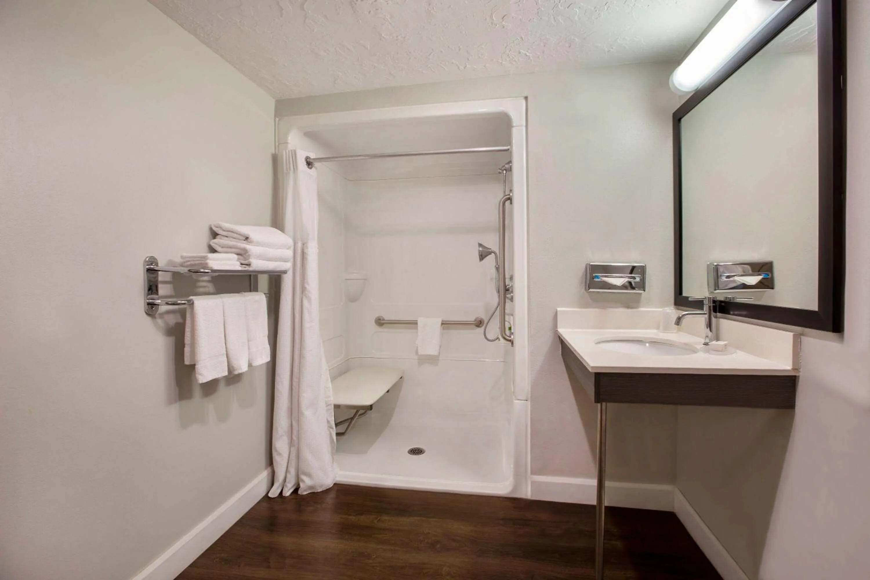 Shower in Days Inn & Suites by Wyndham Moncton