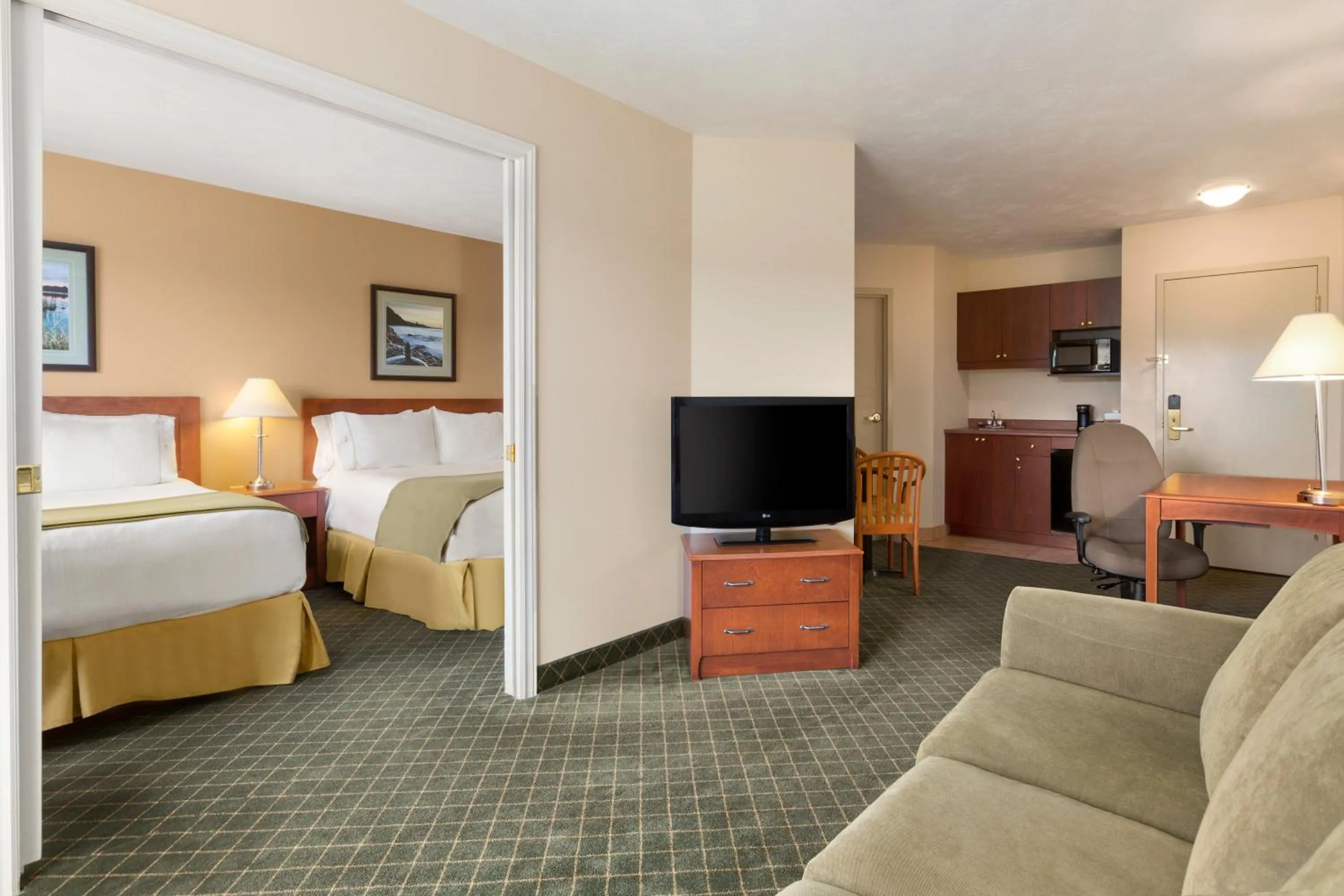 Living room, Bed in Days Inn & Suites by Wyndham Moncton