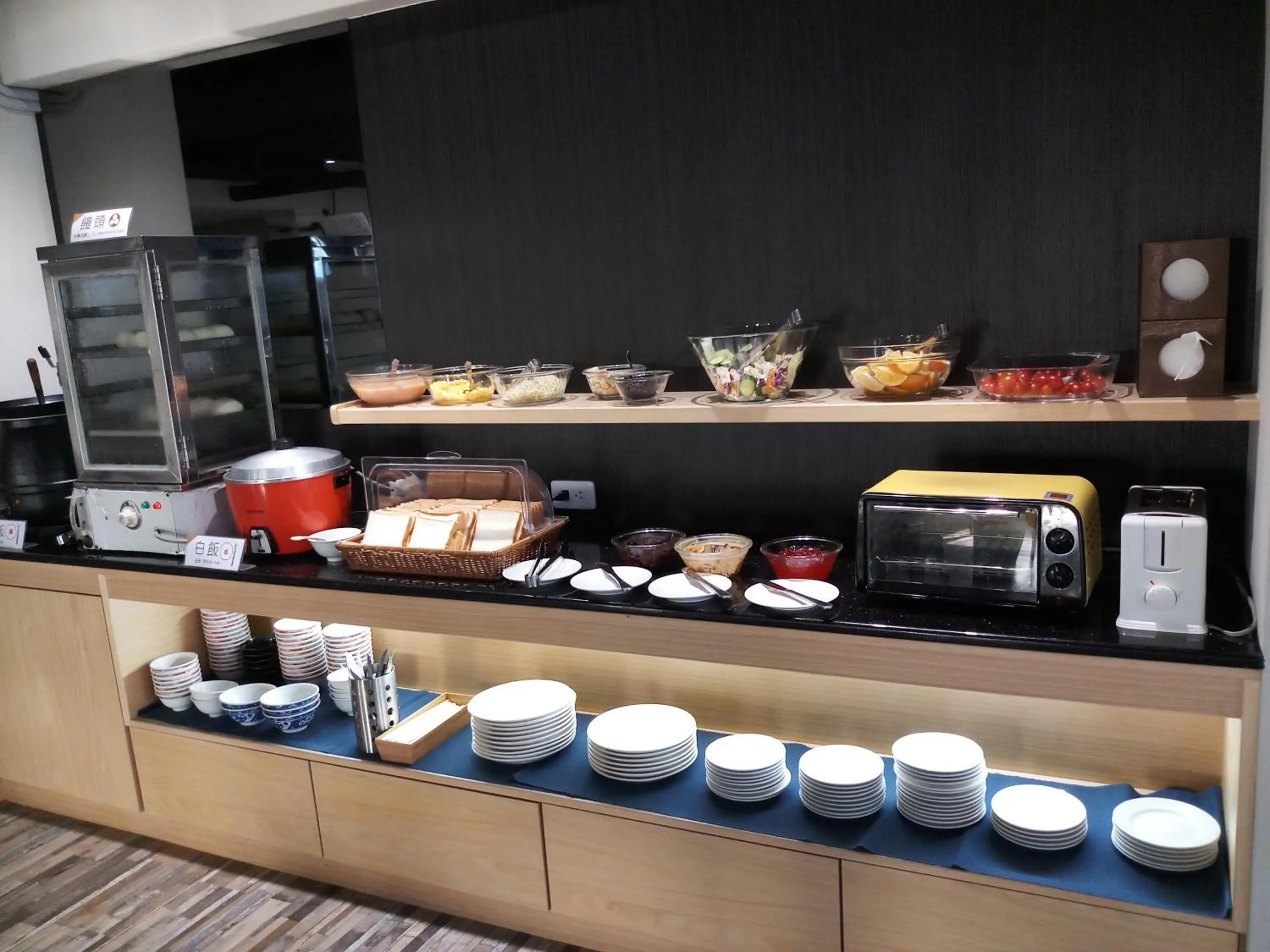 Dining area in Tapeng Bay Holiday Hotel